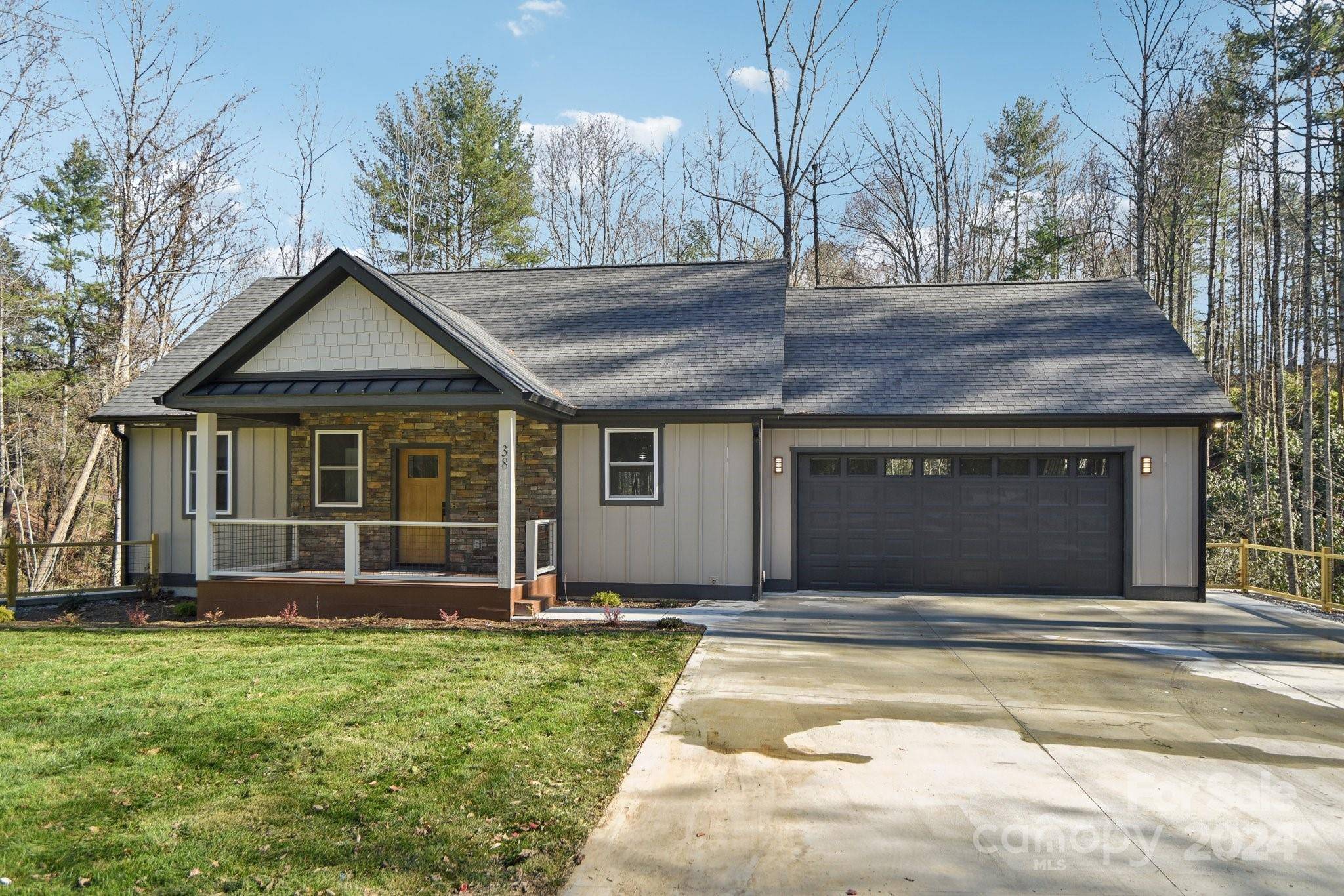 Hendersonville, NC 28792,38 Chestnut LN