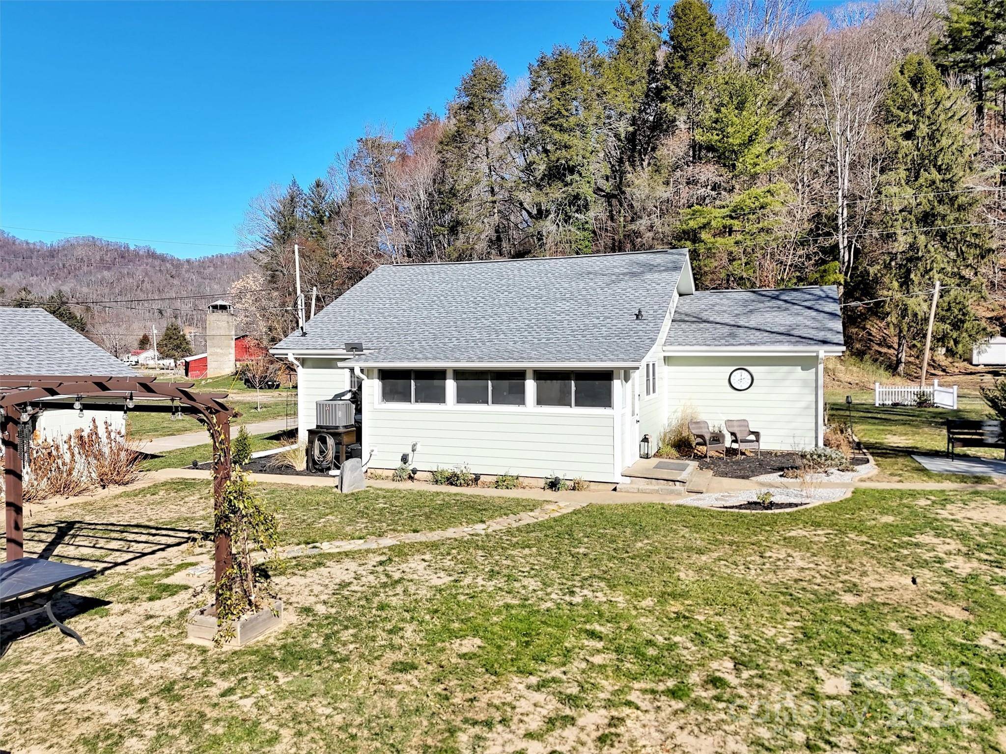 Canton, NC 28716,9502 Cruso RD