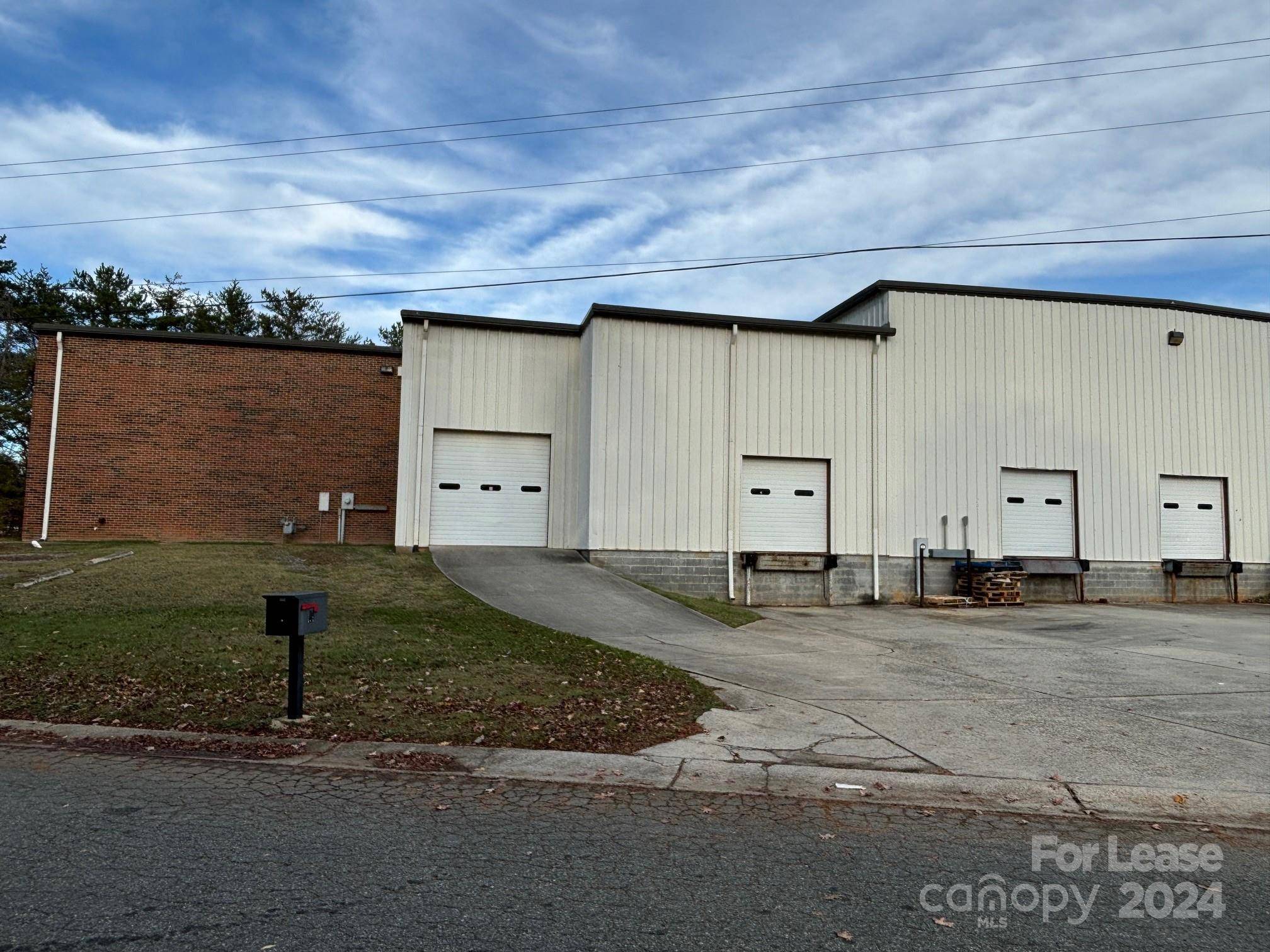 Mooresville, NC 28115,101 Commercial DR