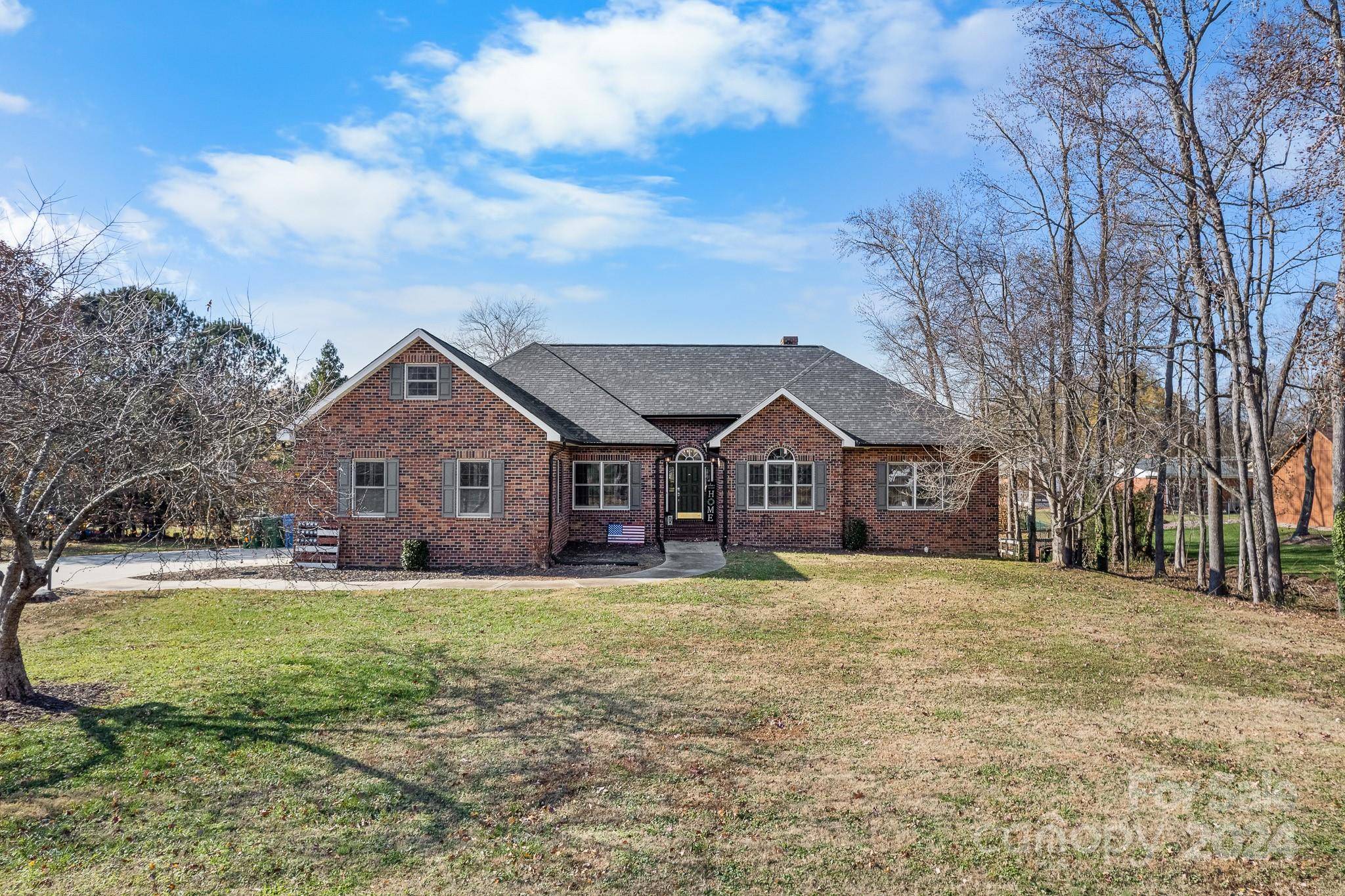 Albemarle, NC 28001,807 Lauras LN