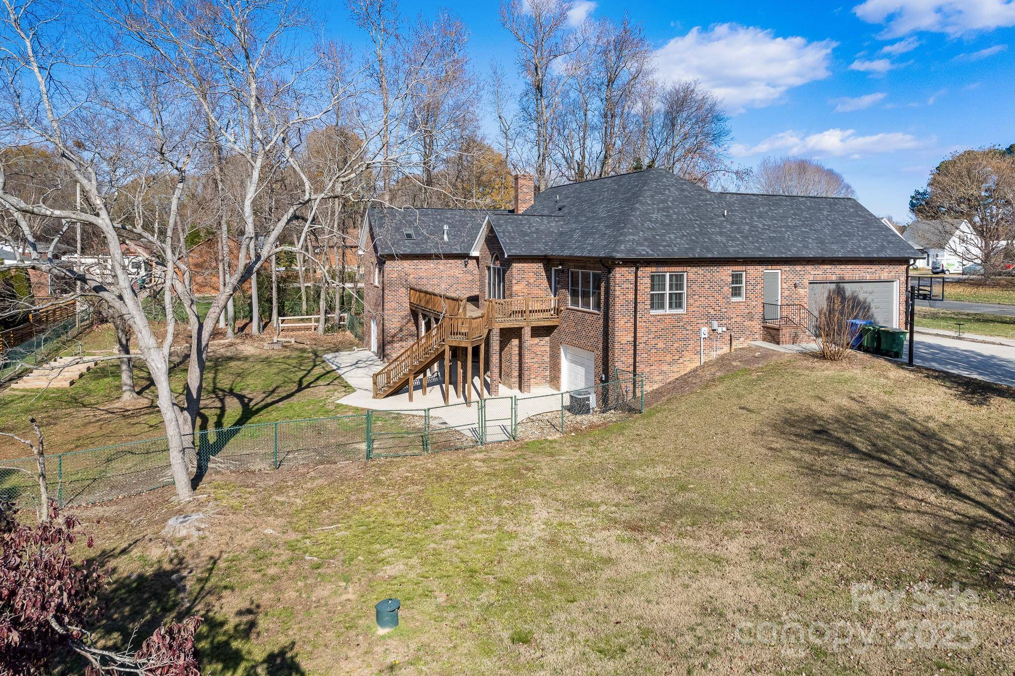 Albemarle, NC 28001,807 Lauras LN