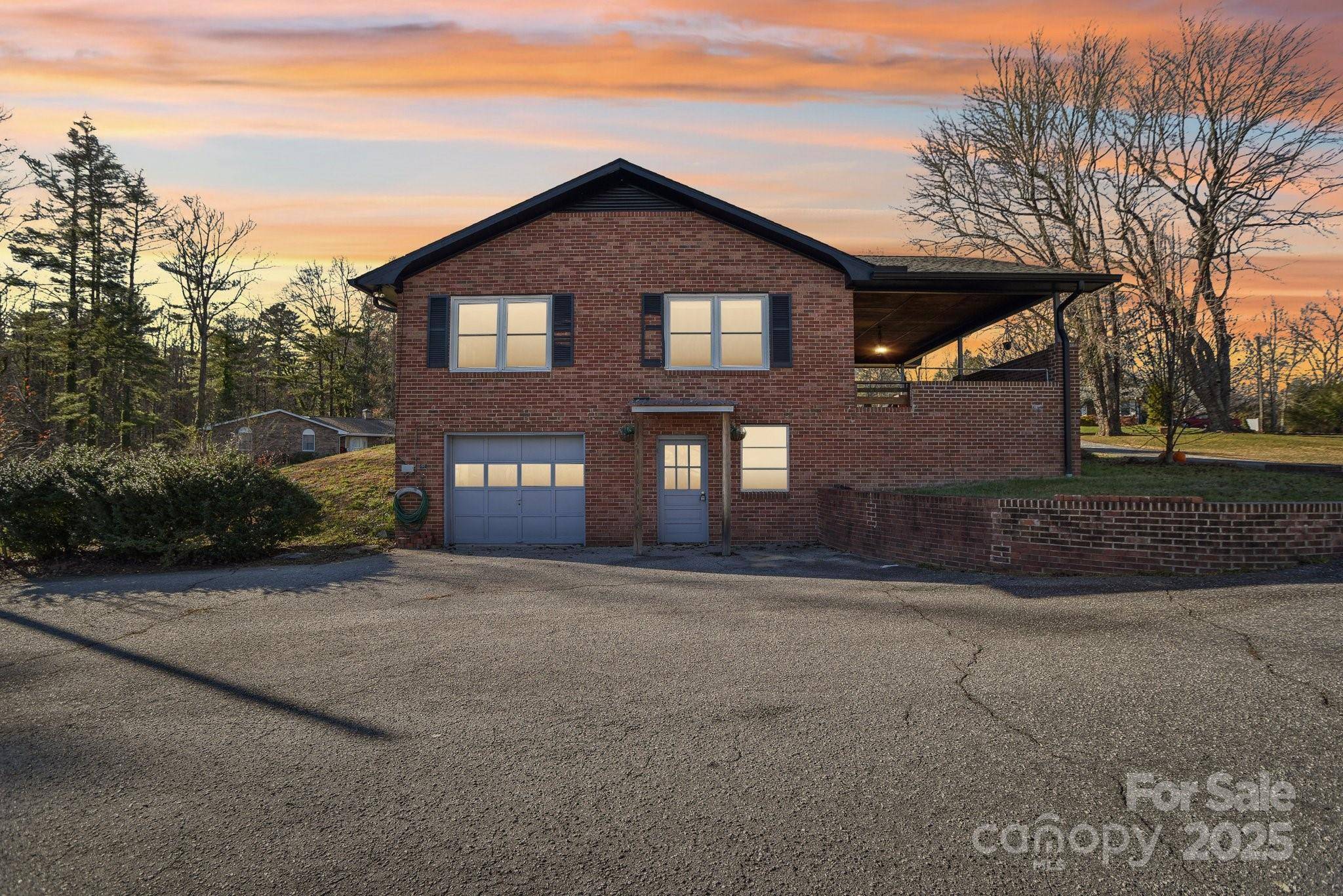 Hendersonville, NC 28739,307 Oklawaha CIR