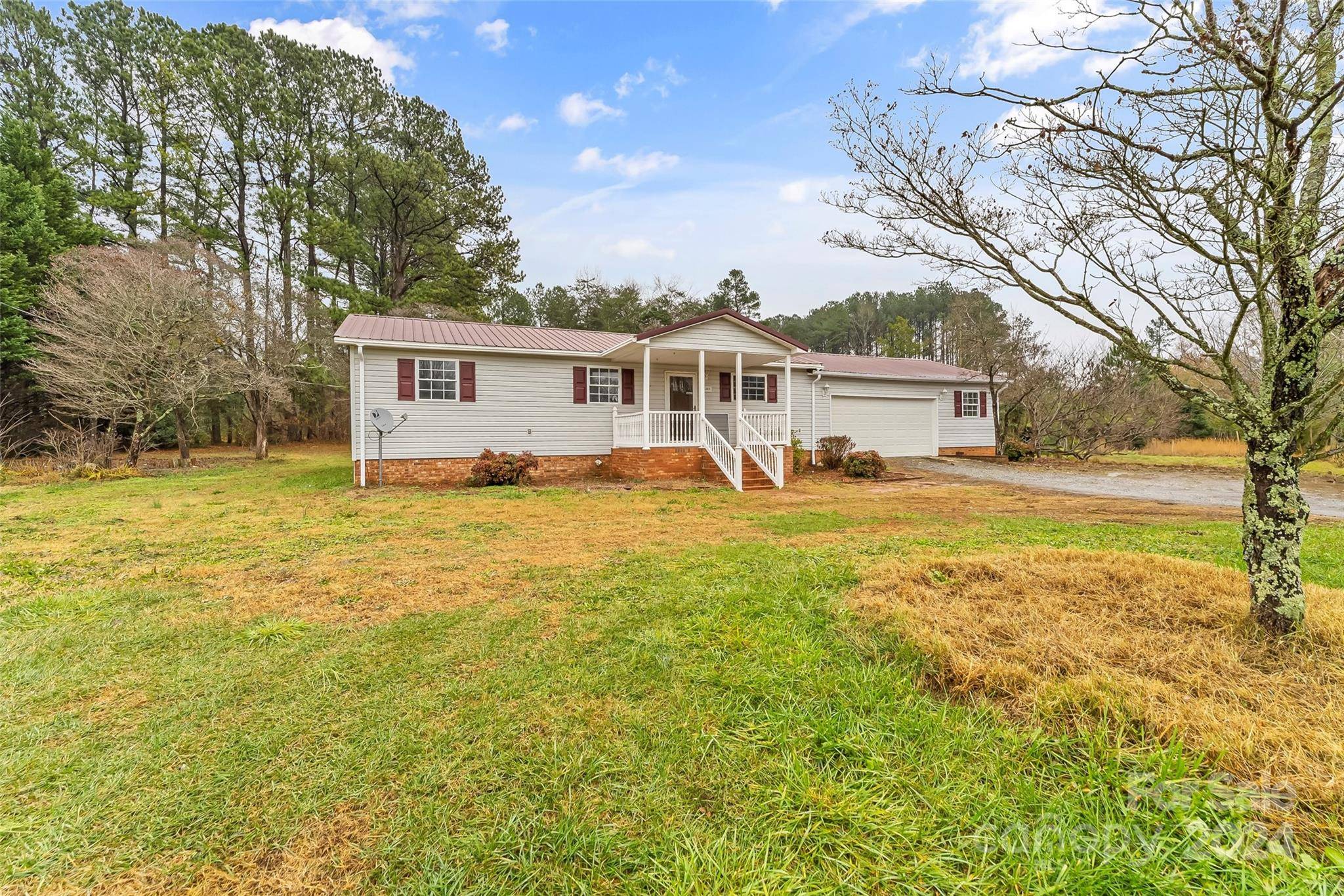 Conover, NC 28613,4264 C & B Farm RD