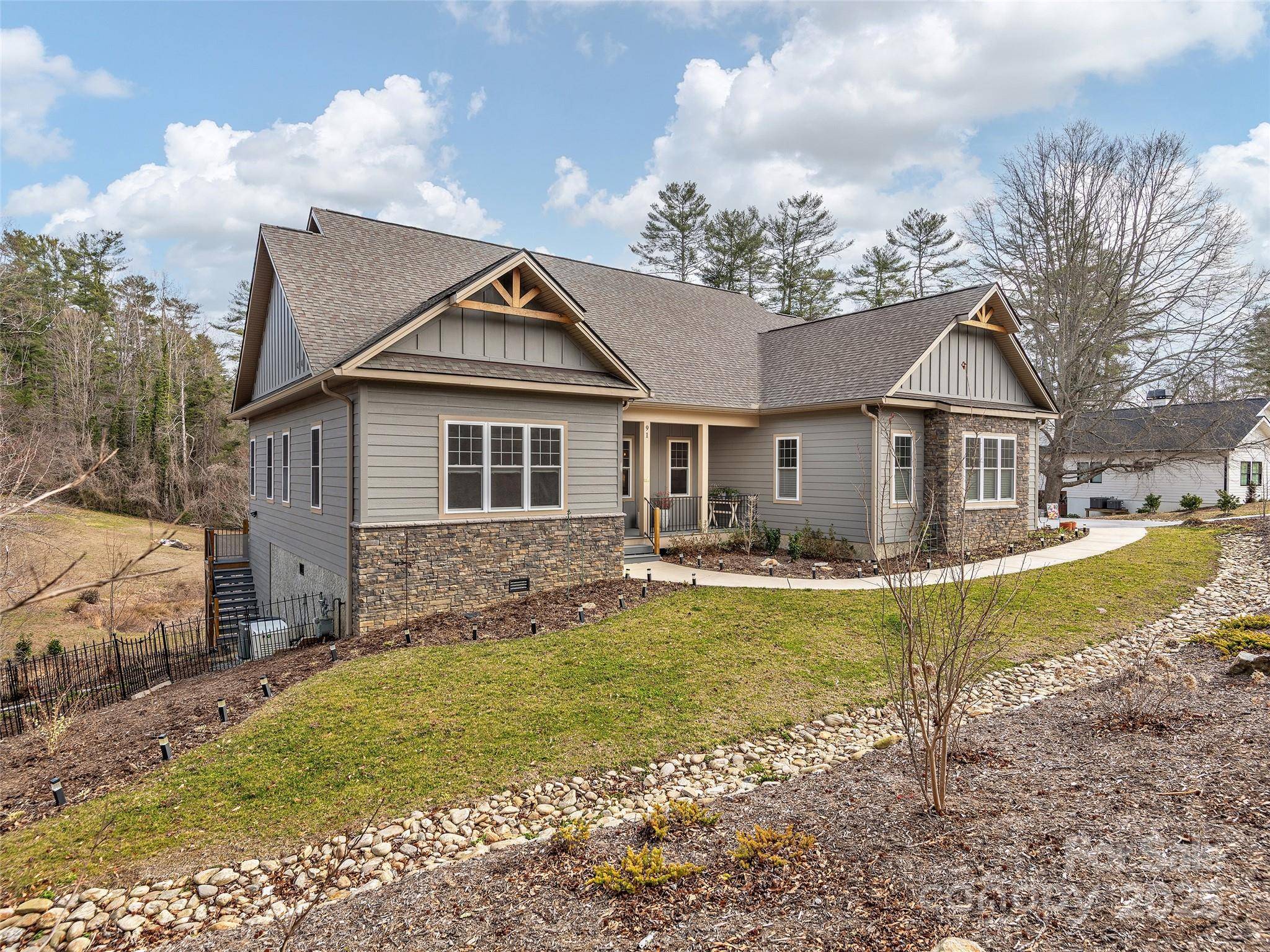 Hendersonville, NC 28739,91 Beaumont DR