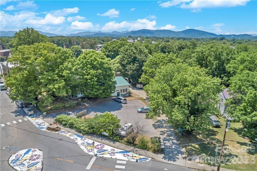 Asheville, NC 28806,2 Westwood PL