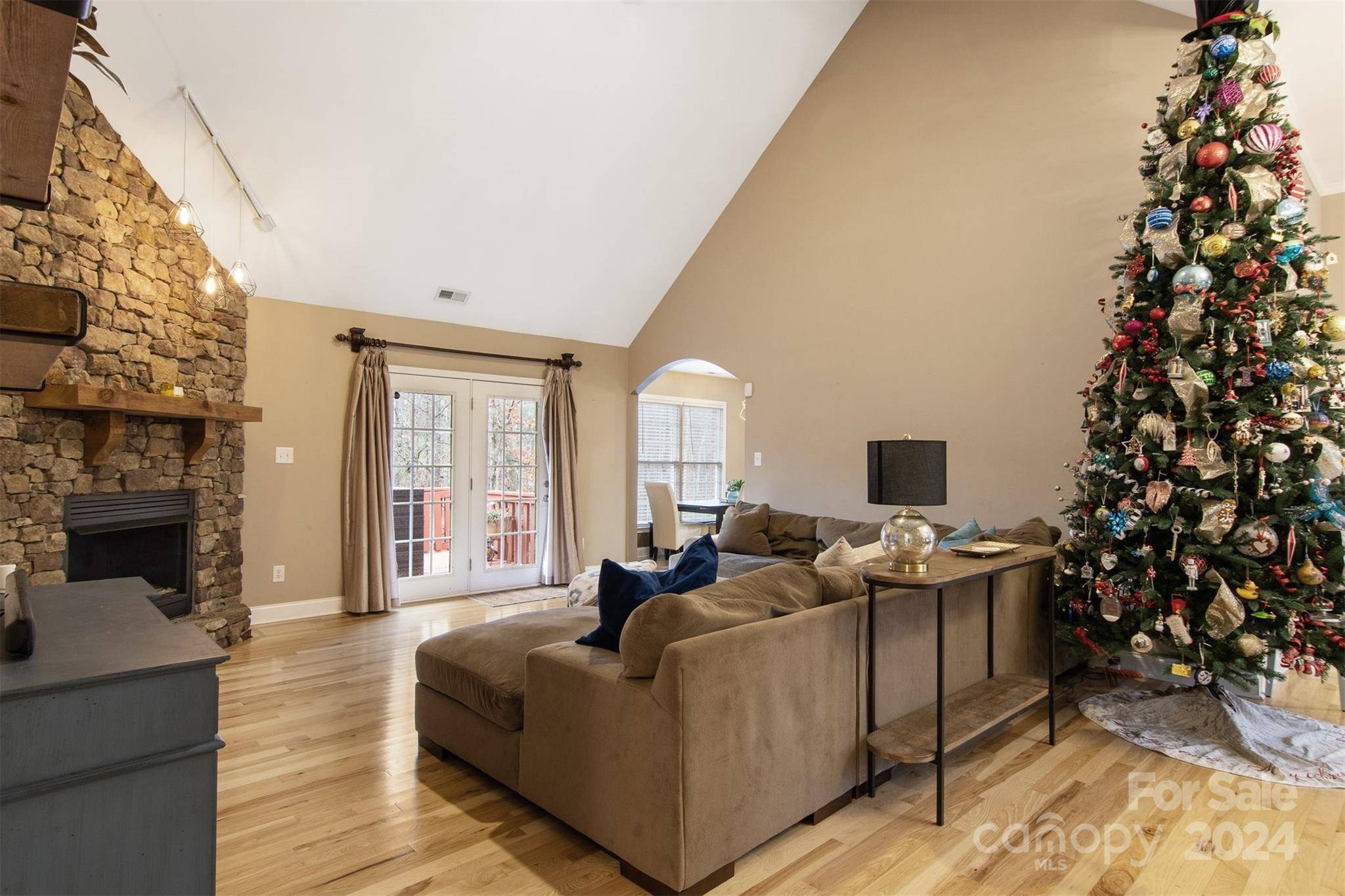 Hickory, NC 28602,1114 Waterford DR