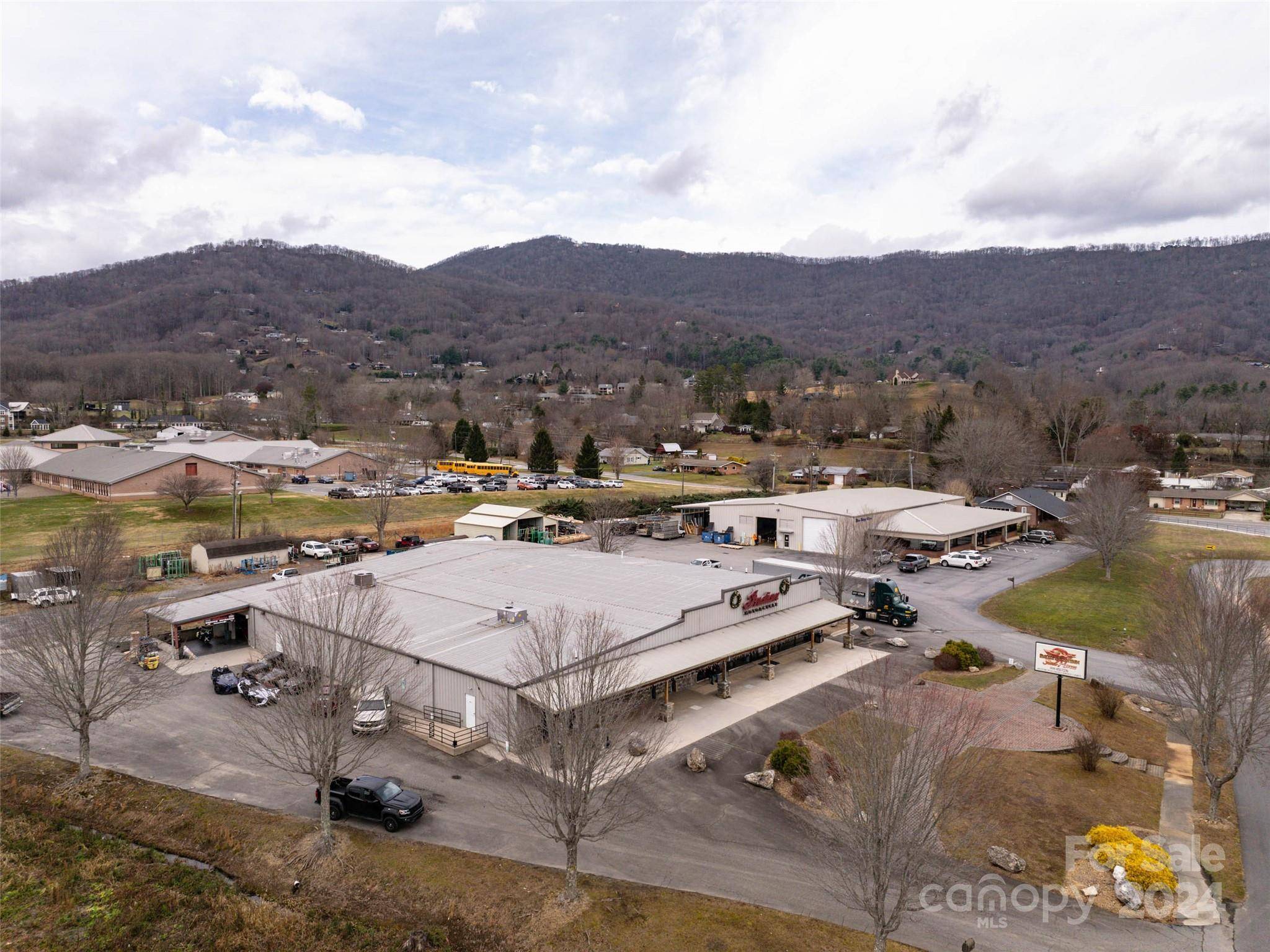 Waynesville, NC 28786,82 Locust DR