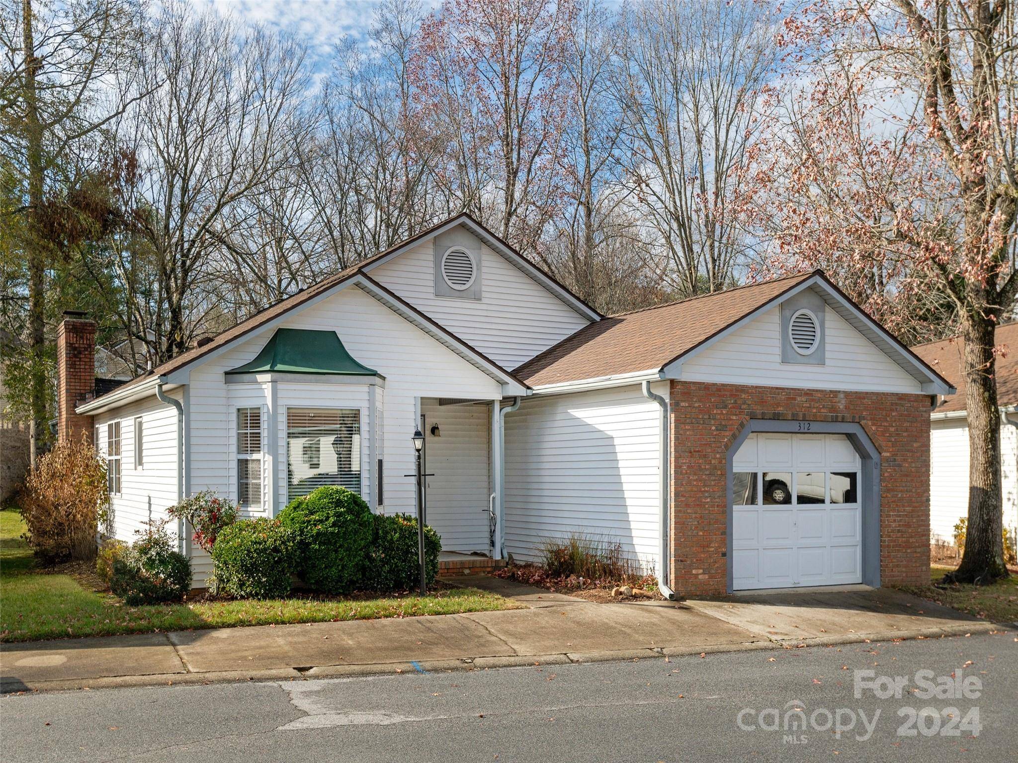 Hendersonville, NC 28791,312 Somerton CT