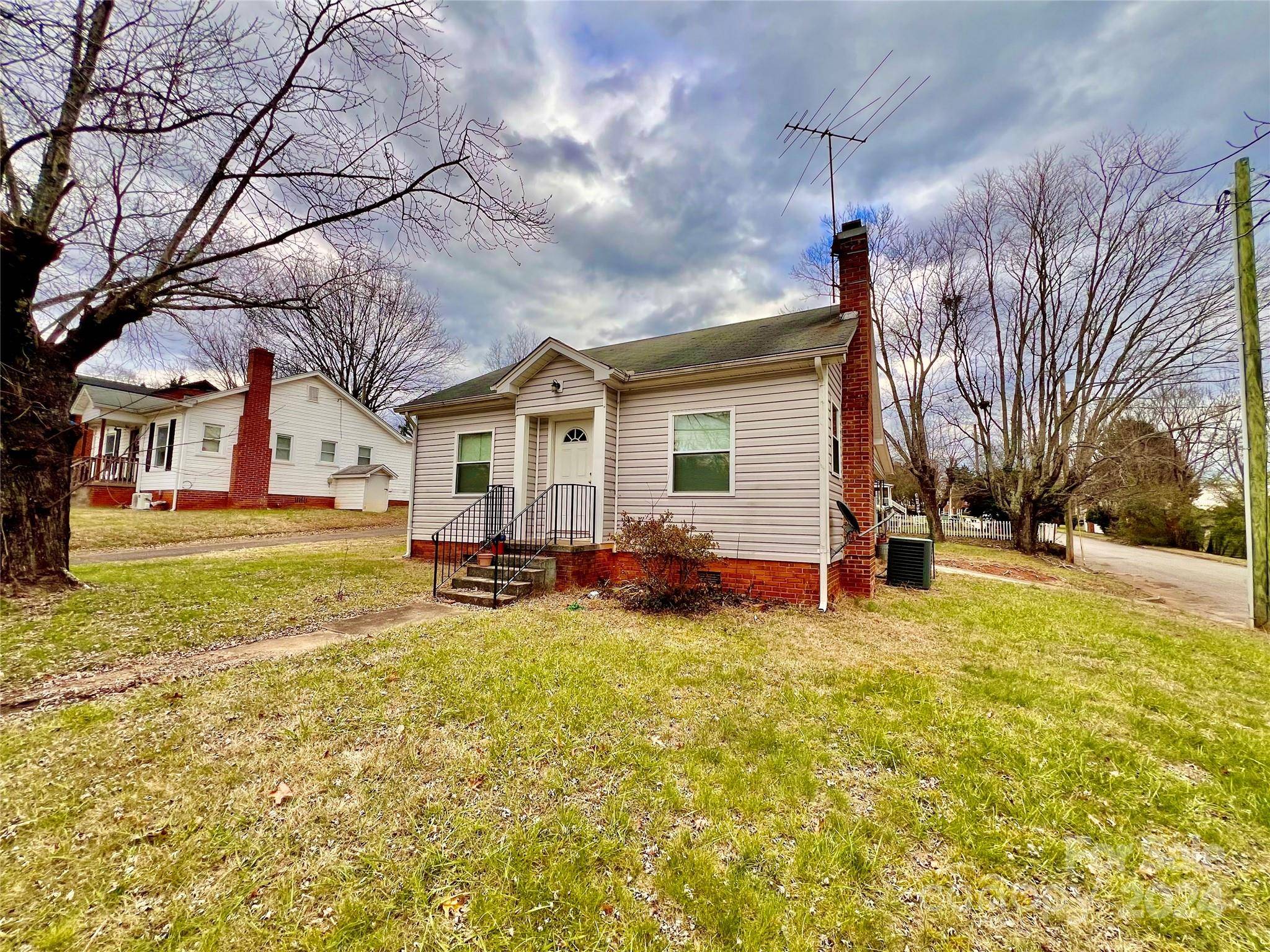 Morganton, NC 28655,117 North ST