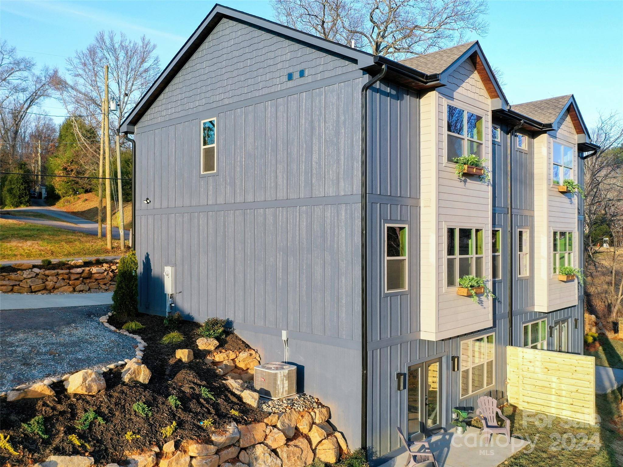 Waynesville, NC 28785,282 County RD
