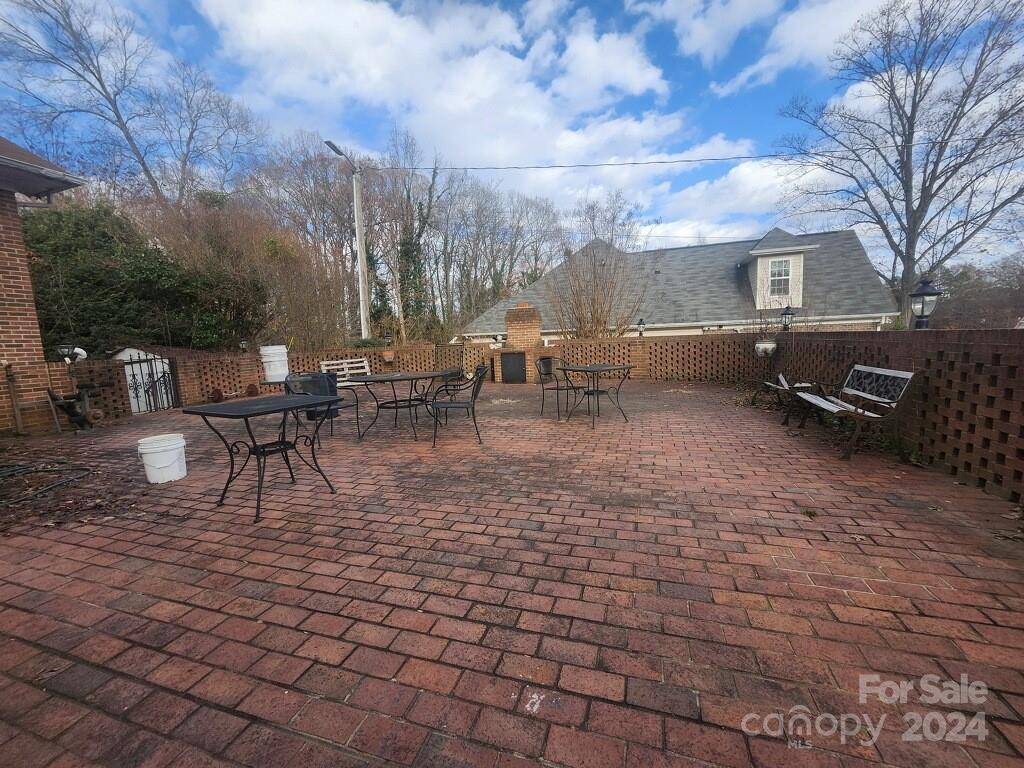 Charlotte, NC 28216,5906 Sierra DR