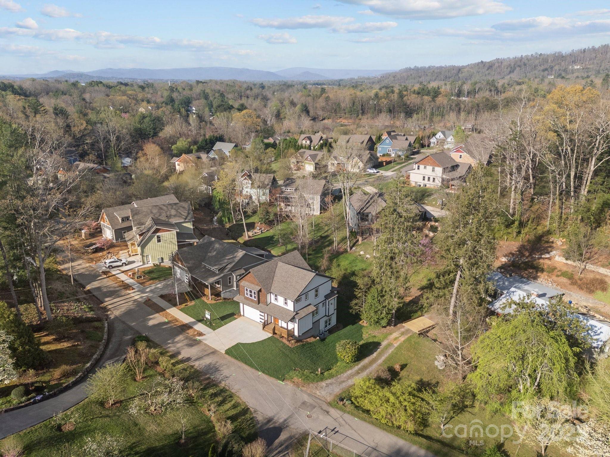 Asheville, NC 28805,64 Pinedale RD