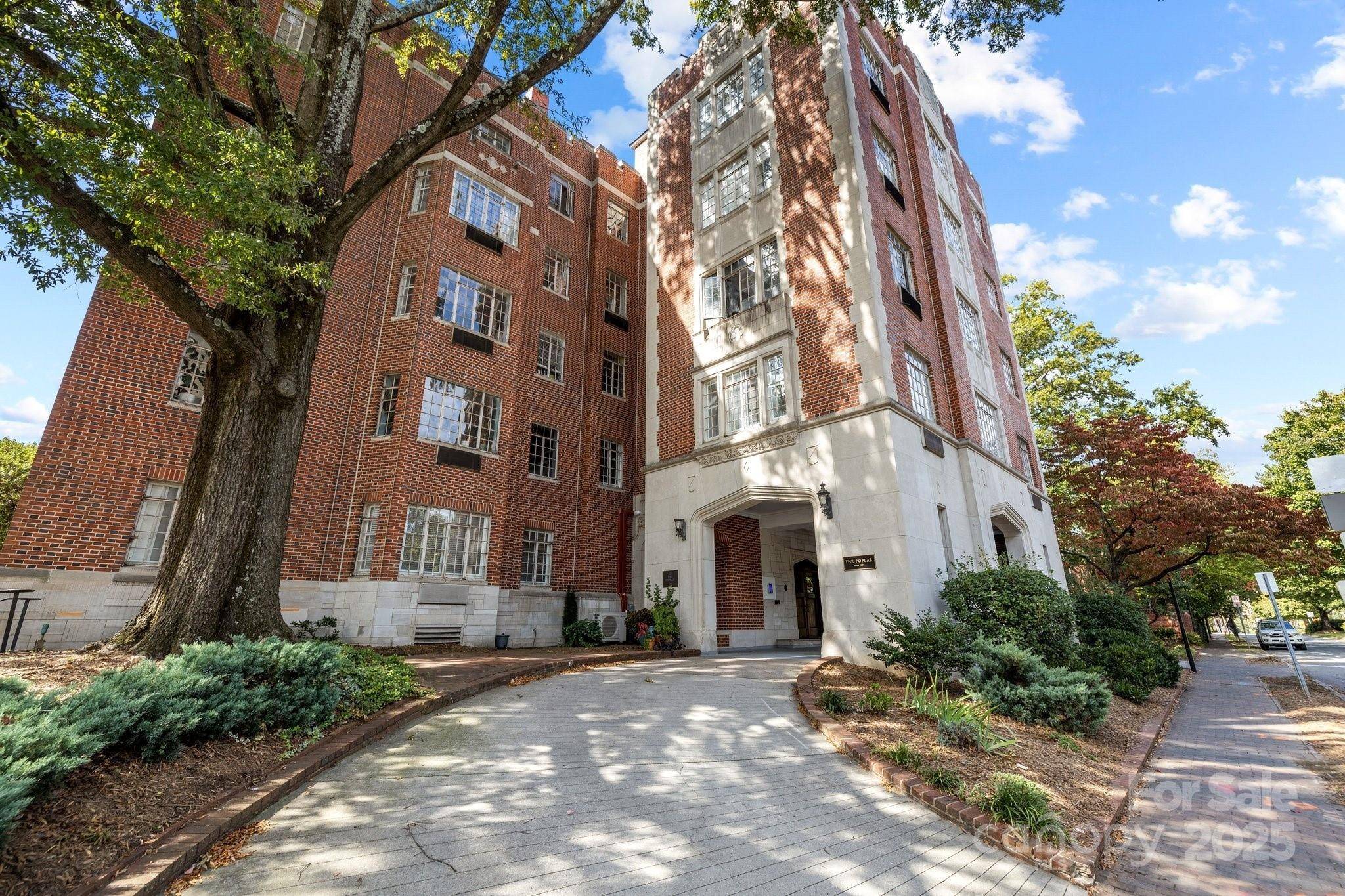 Charlotte, NC 28202,301 W 10th ST #205