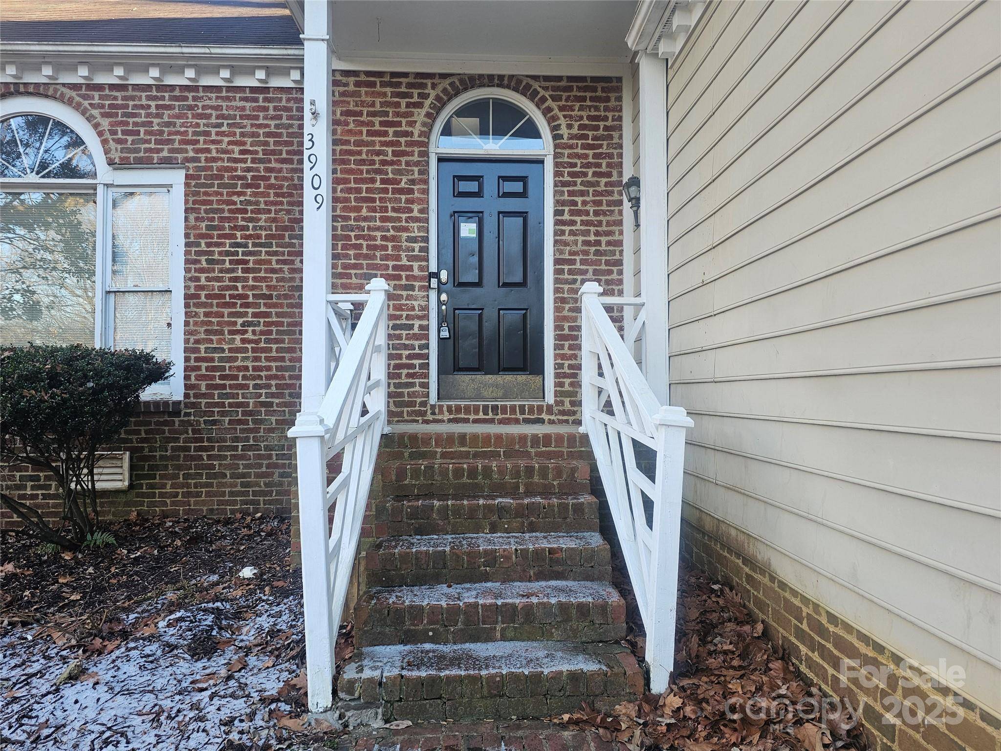 Charlotte, NC 28269,3909 Brownes Ferry RD