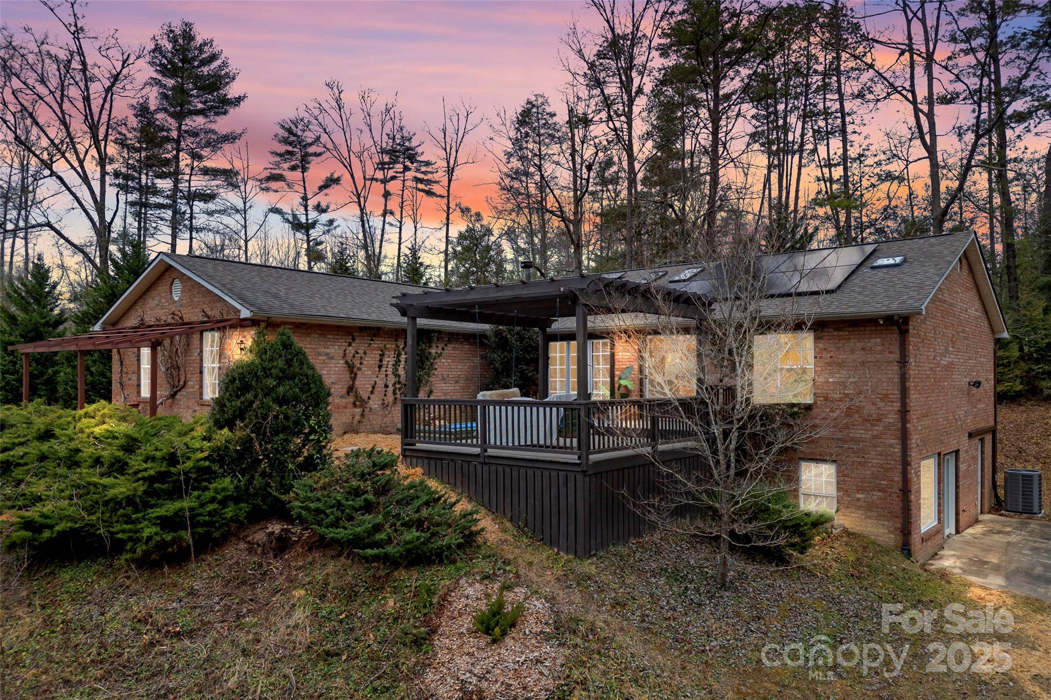 Penrose, NC 28766,221 Edge RD