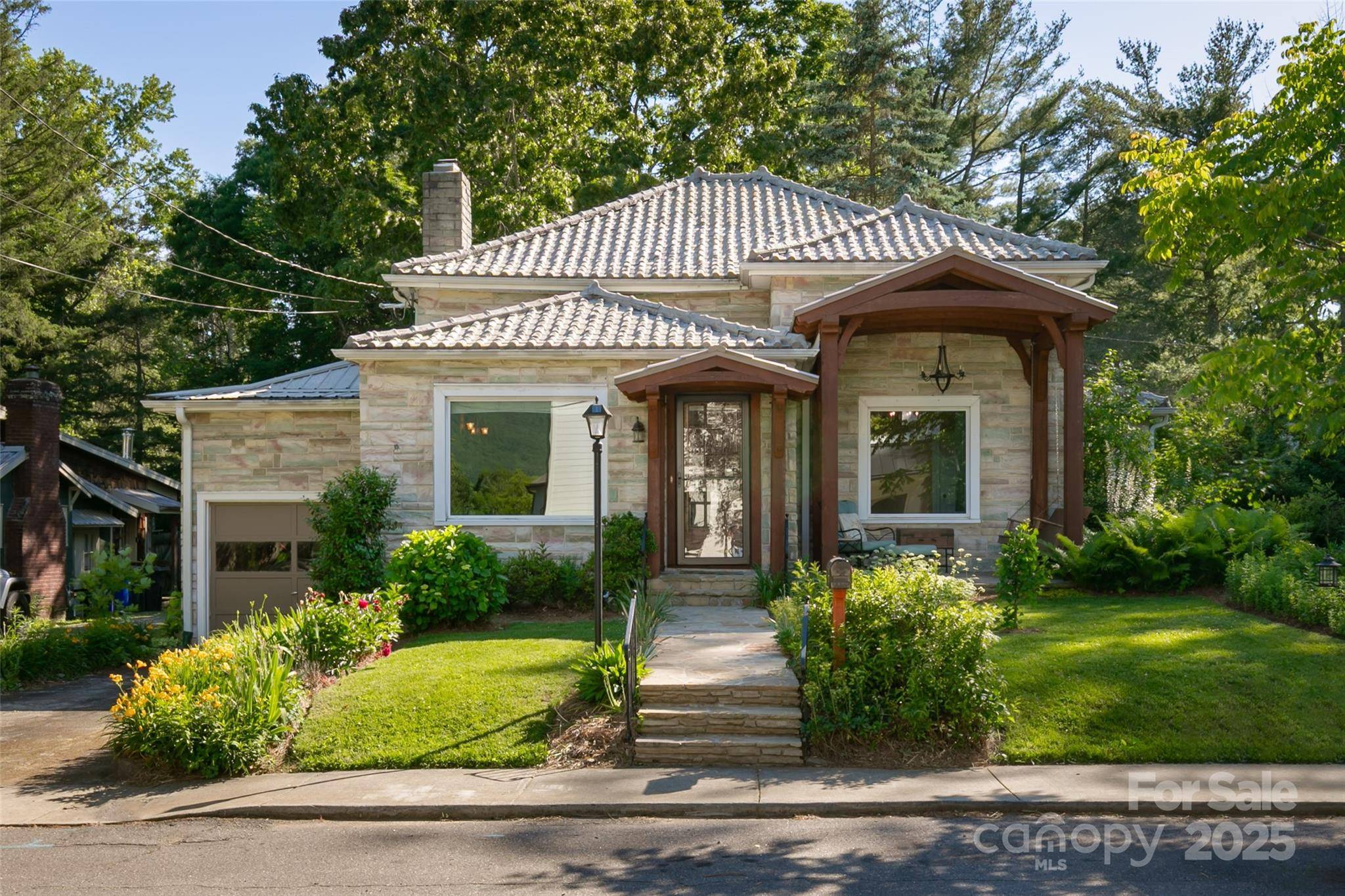 Black Mountain, NC 28711,125 Church ST