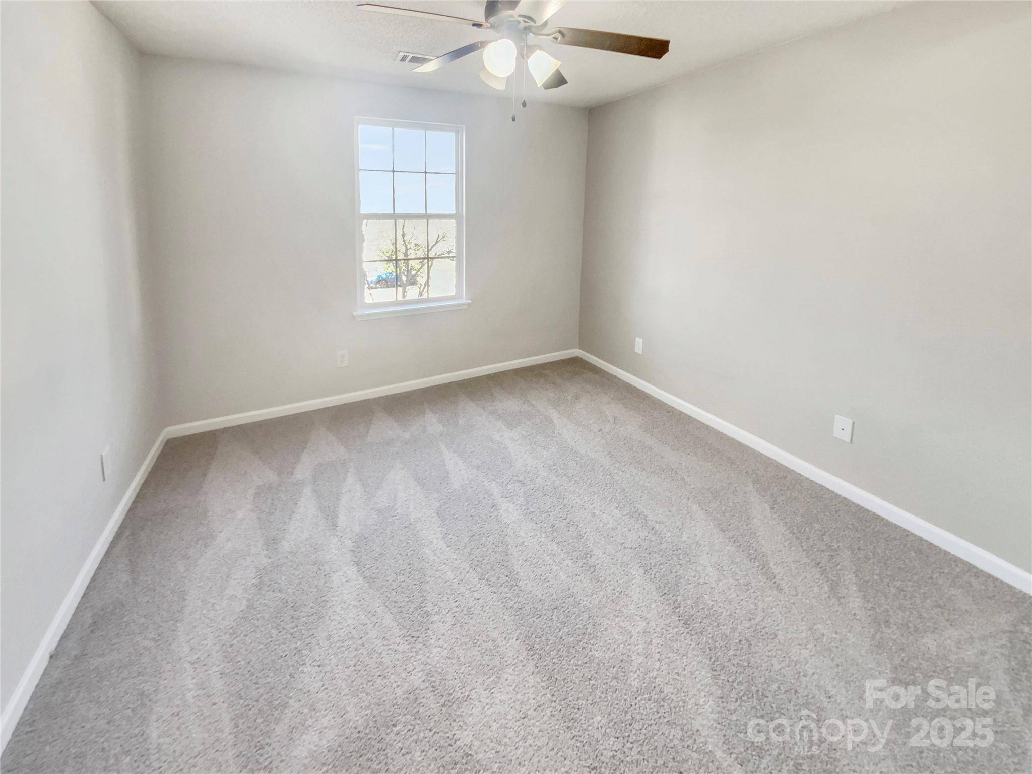 Charlotte, NC 28213,17015 Greenlawn Hills CT