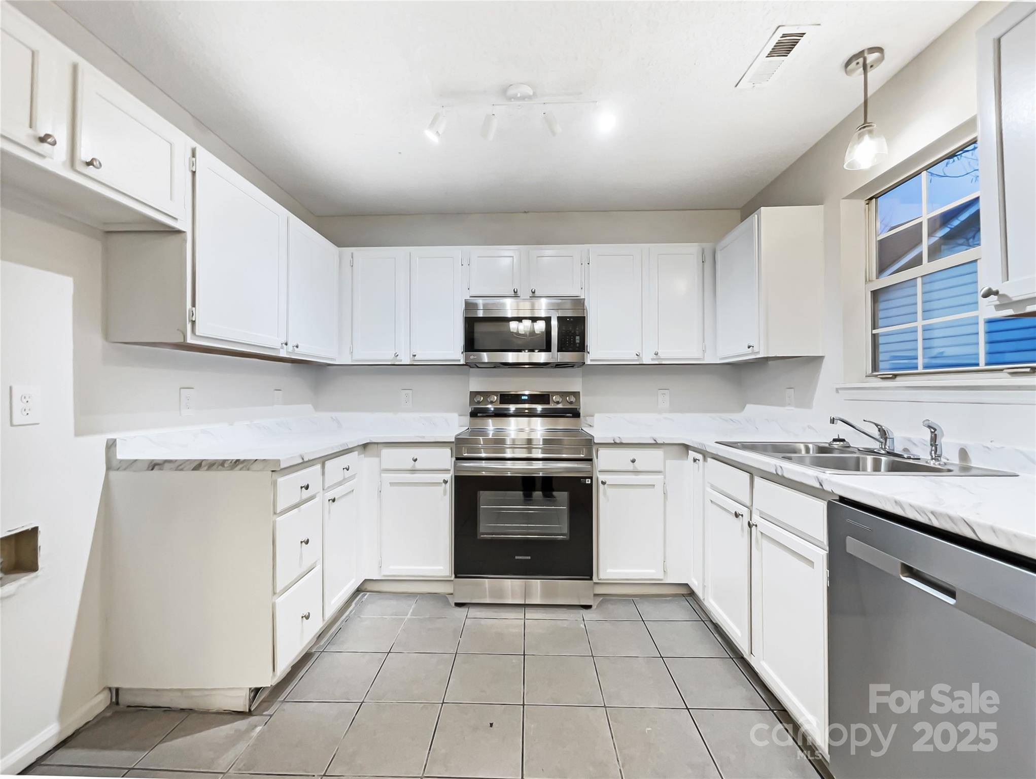 Charlotte, NC 28215,10306 Creswell CT