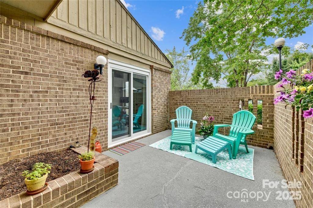 Charlotte, NC 28226,8049 Charter Oak LN