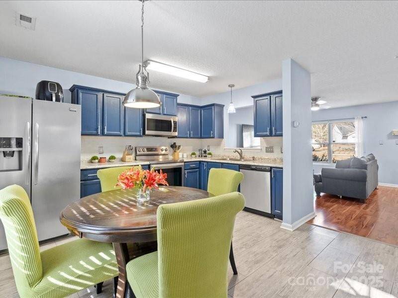 Charlotte, NC 28216,1107 Stonehenge LN