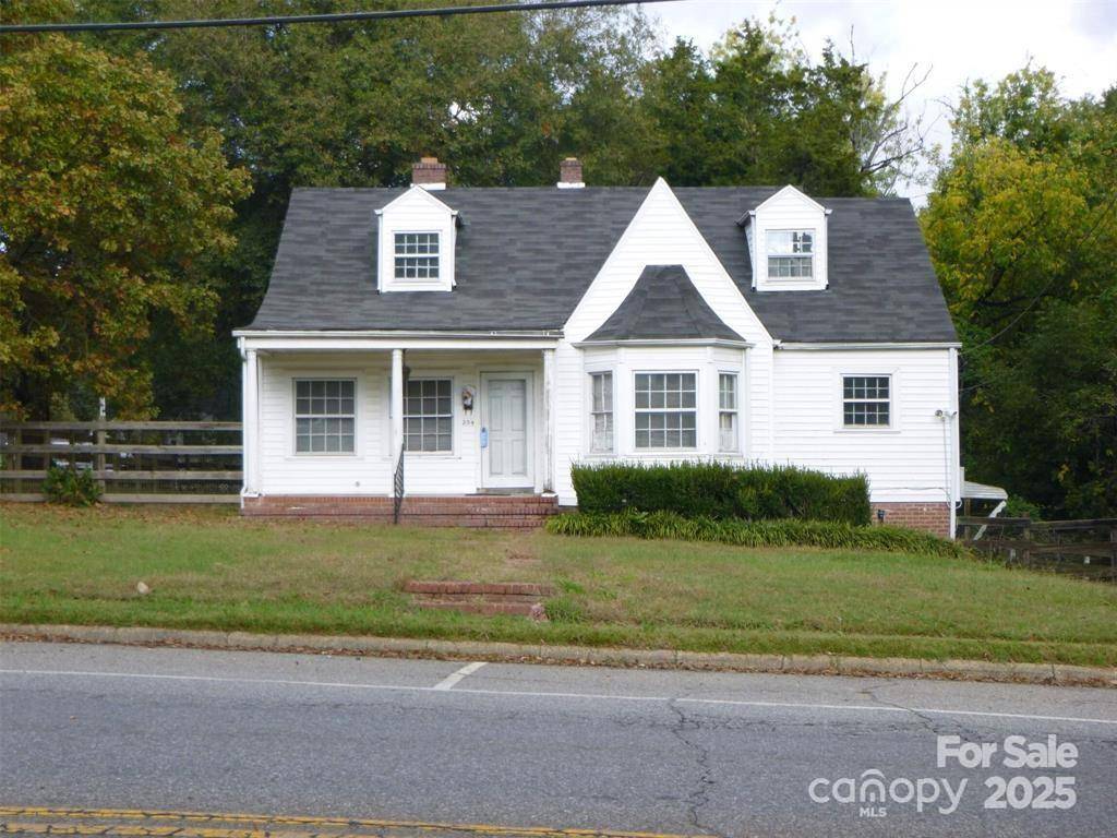Dallas, NC 28034,204 E Trade ST