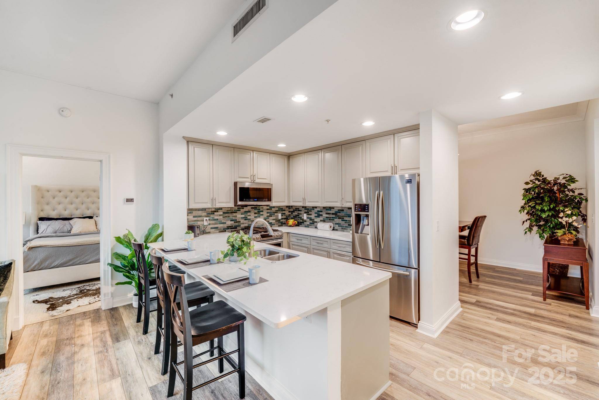 Charlotte, NC 28203,315 Arlington AVE #607