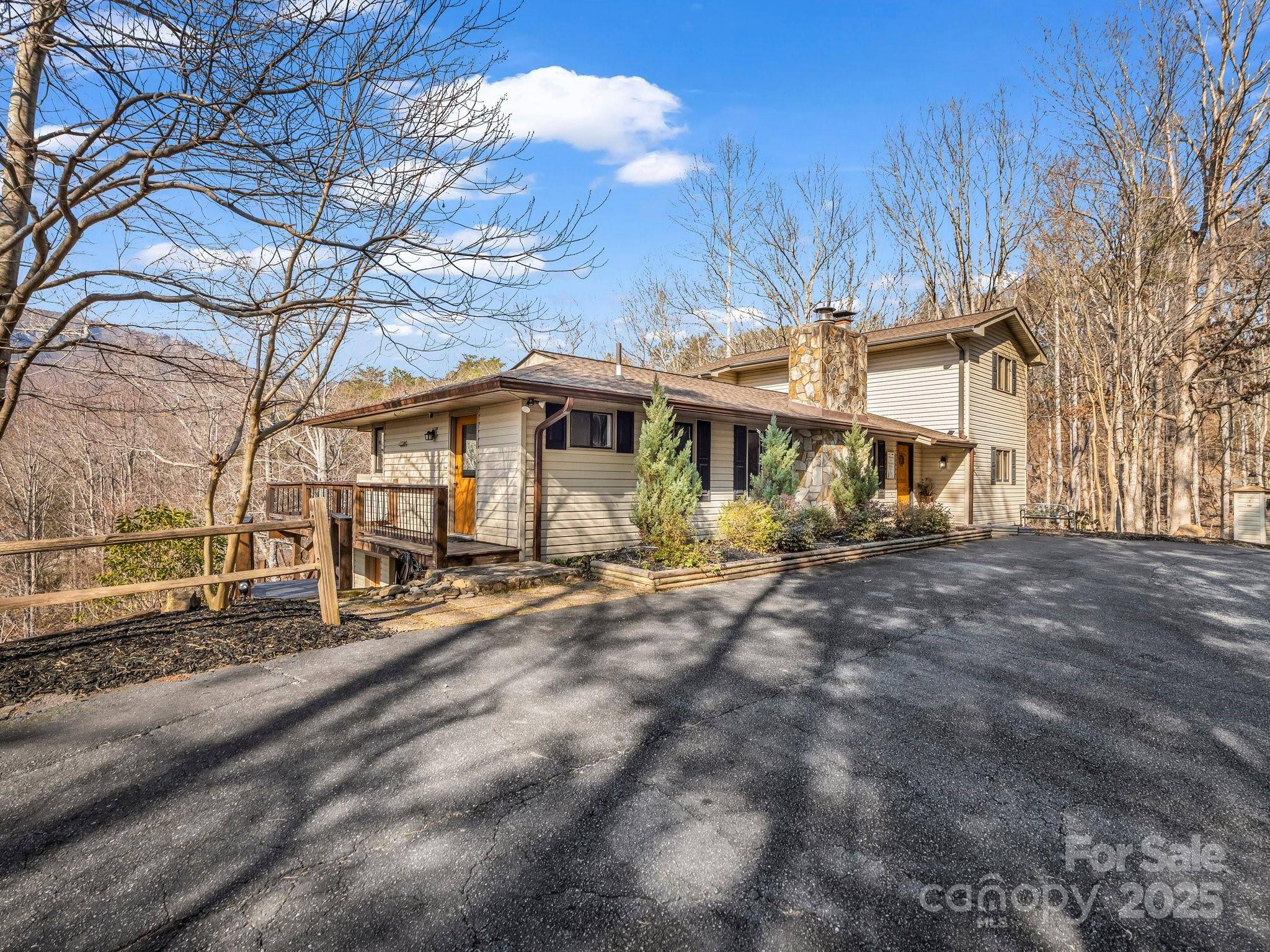 Lake Lure, NC 28746,142 Palmer PL