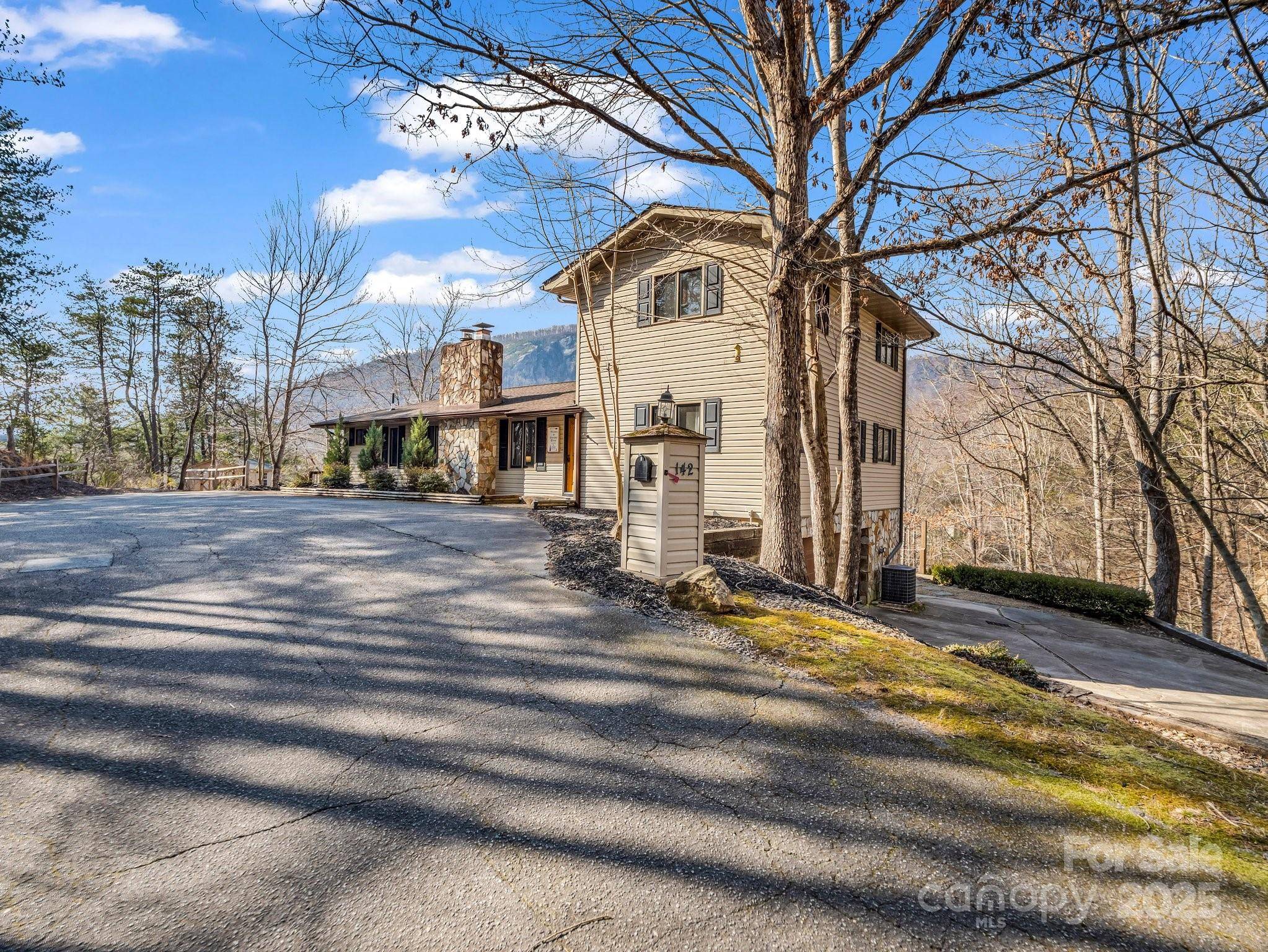 Lake Lure, NC 28746,142 Palmer PL