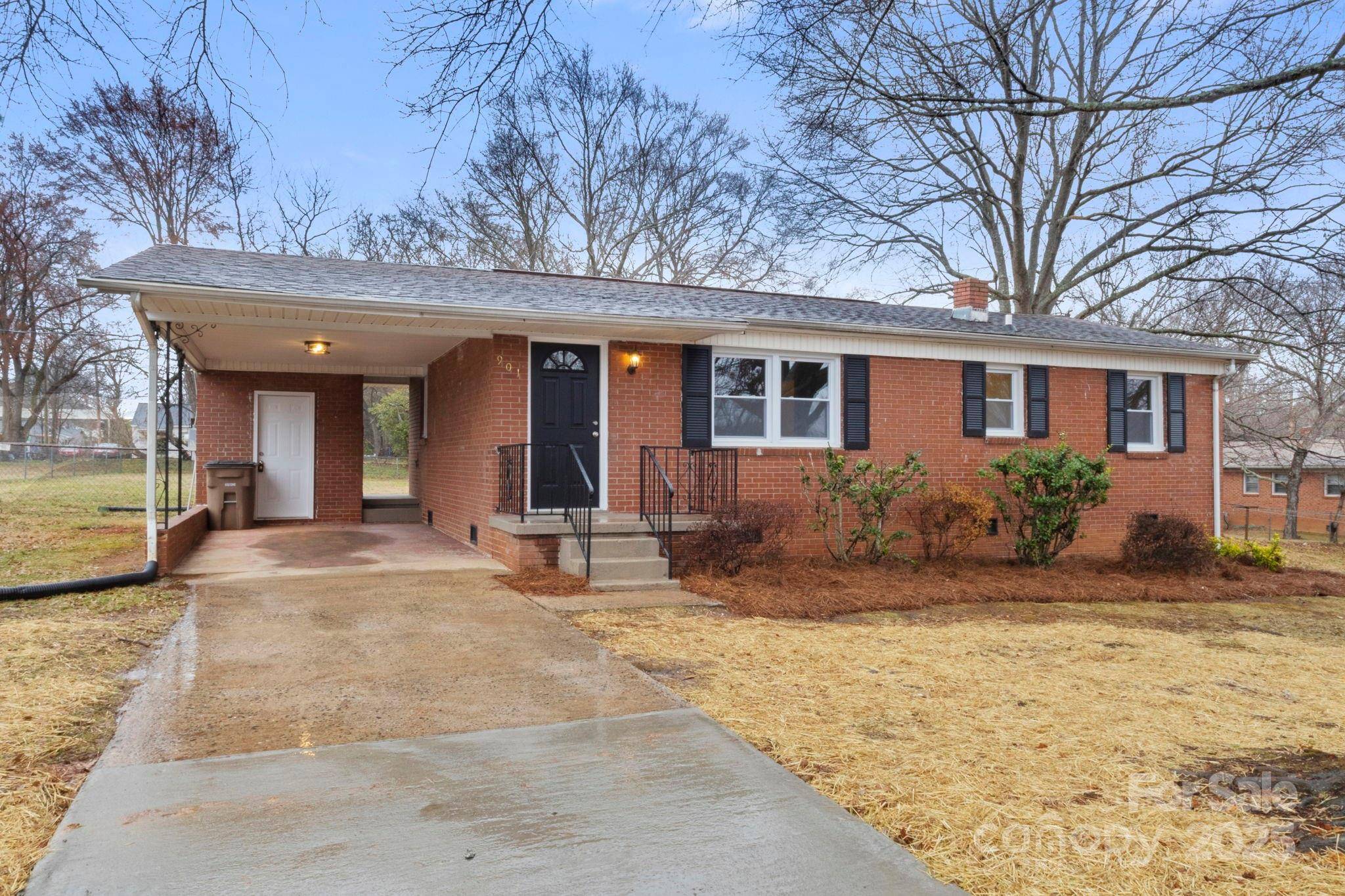 Shelby, NC 28150,901 Wyke RD