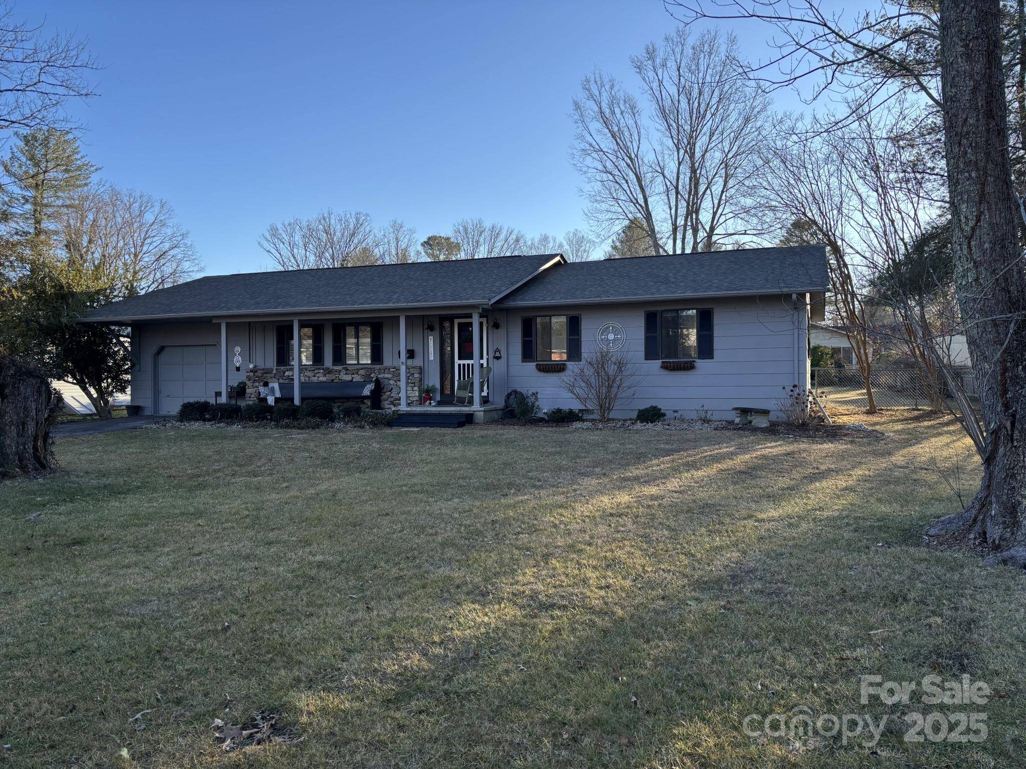 Hendersonville, NC 28792,729 Wildflower LN