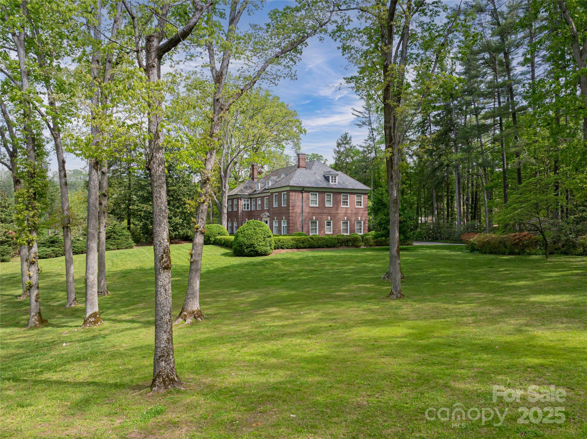 Asheville, NC 28803,407 Vanderbilt RD