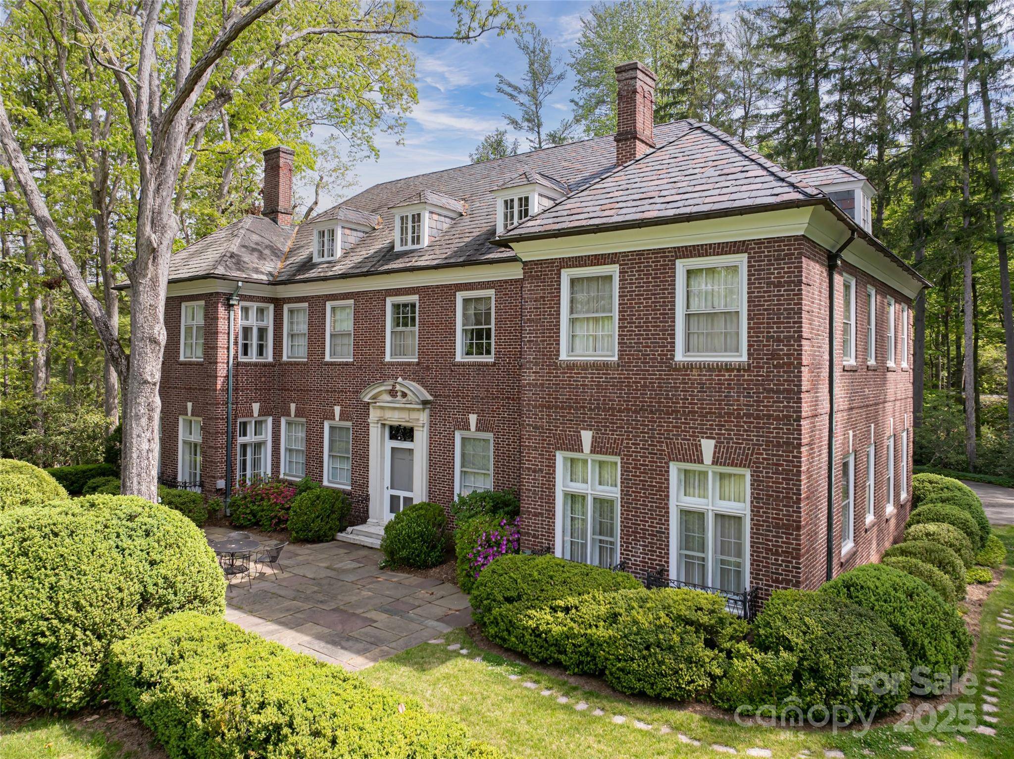 Asheville, NC 28803,407 Vanderbilt RD