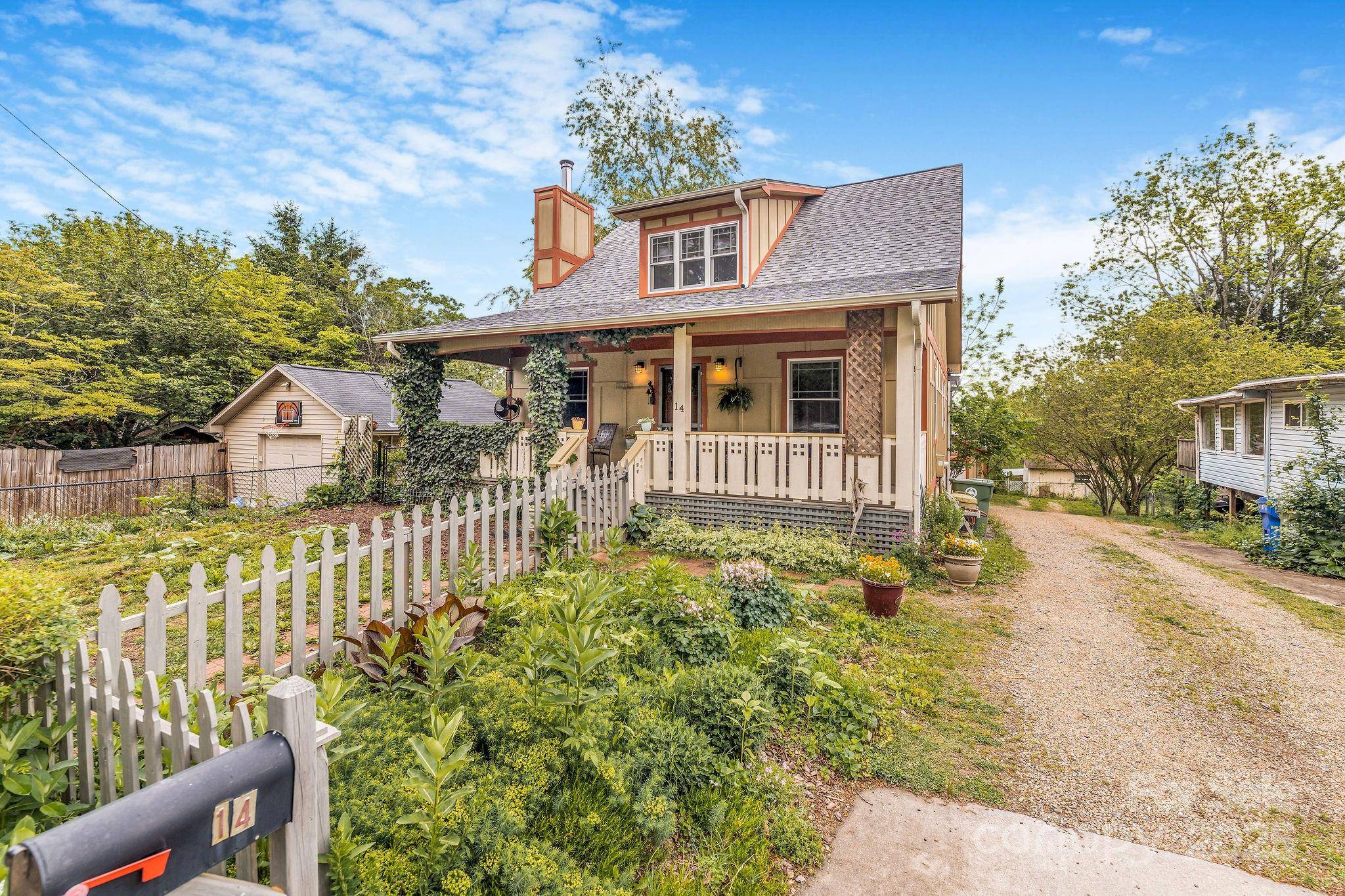 Asheville, NC 28806,14 Drake ST
