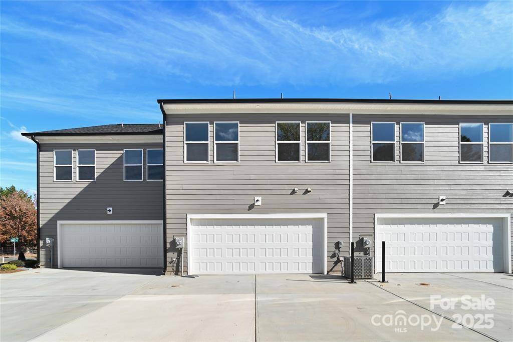 Mooresville, NC 28117,143 Carriage Club DR #102