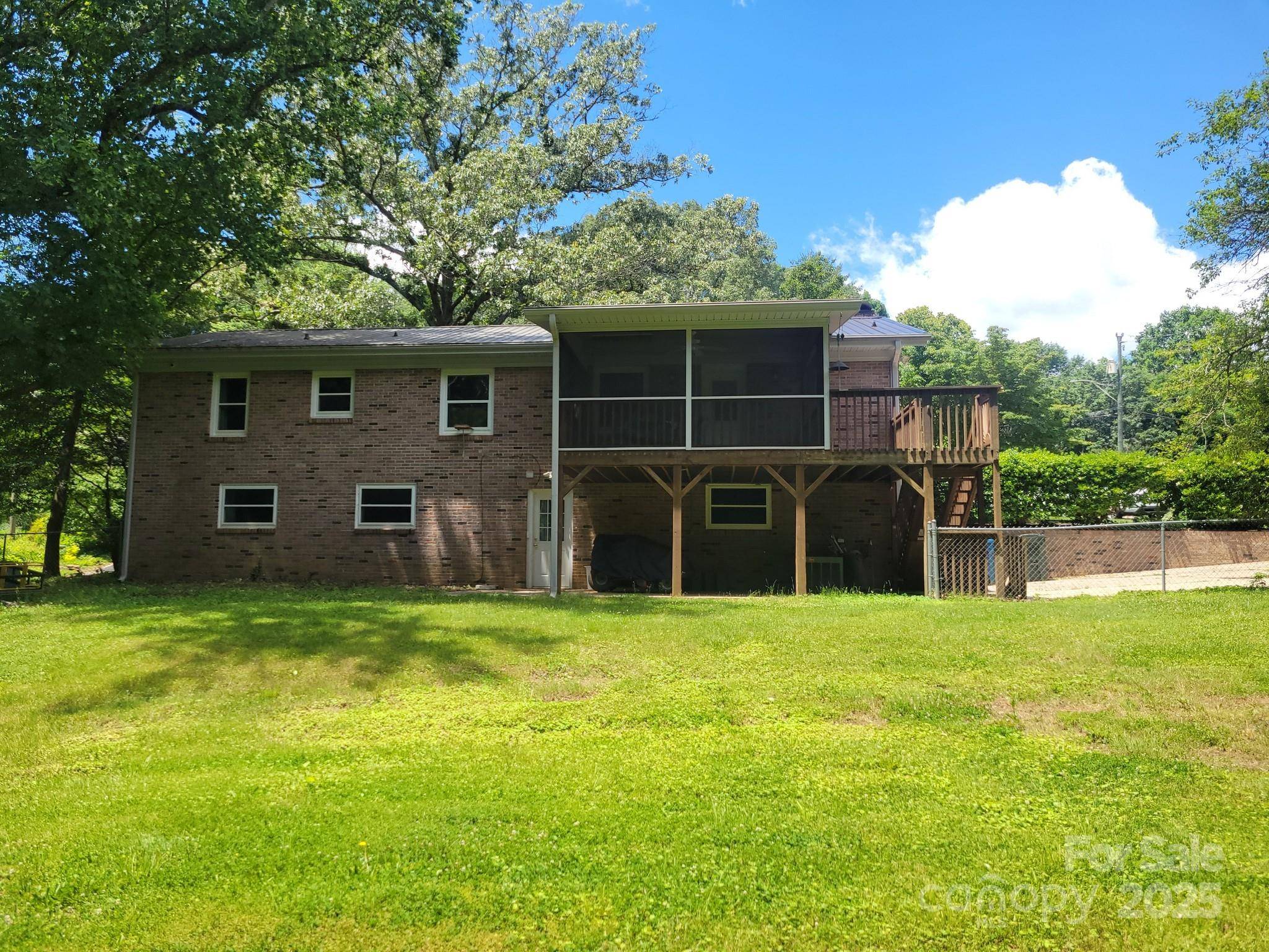 Hickory, NC 28601,1552 10th Street PL NW