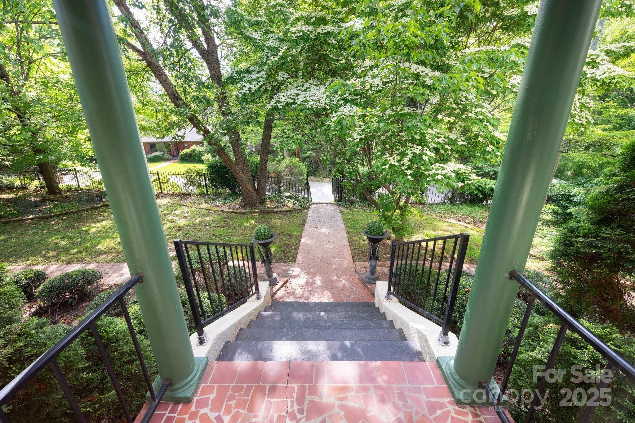 Asheville, NC 28804,303 Country Club RD
