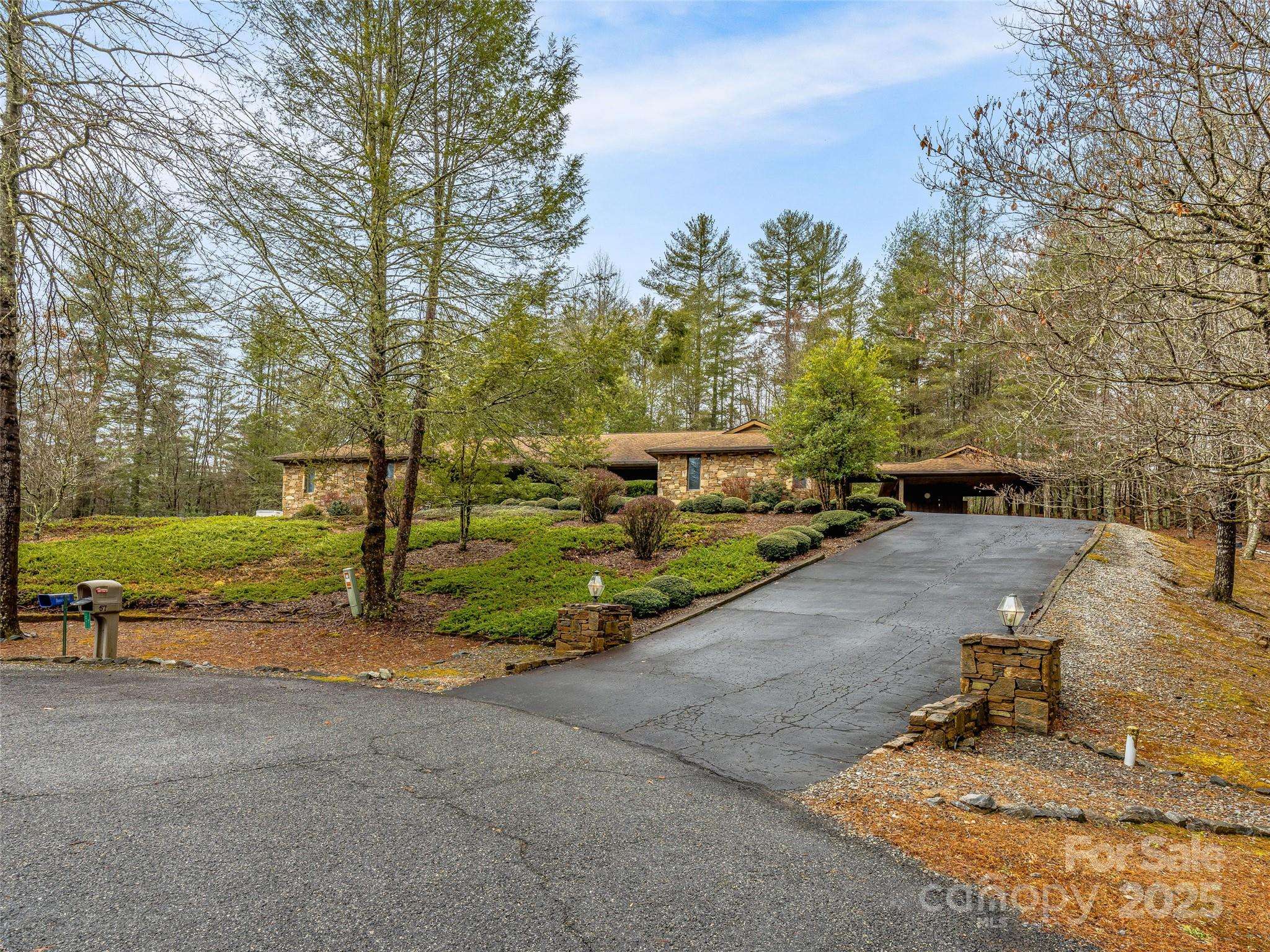 Hendersonville, NC 28739,57 Hamilton DR
