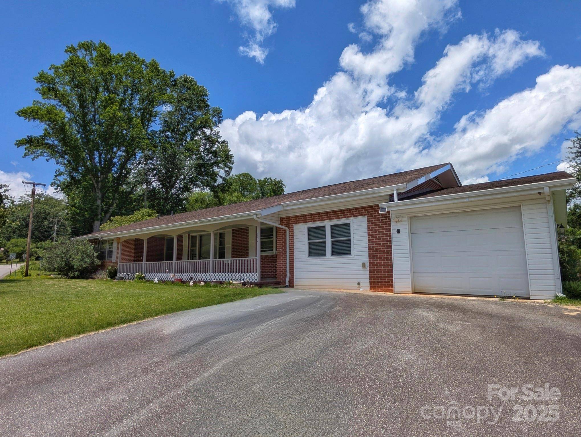 Waynesville, NC 28786,154 Lowell ST
