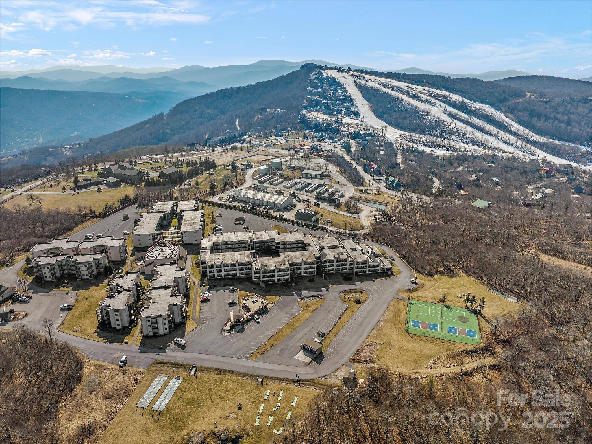 Beech Mountain, NC 28604,301 Pinnacle Inn RD #3222