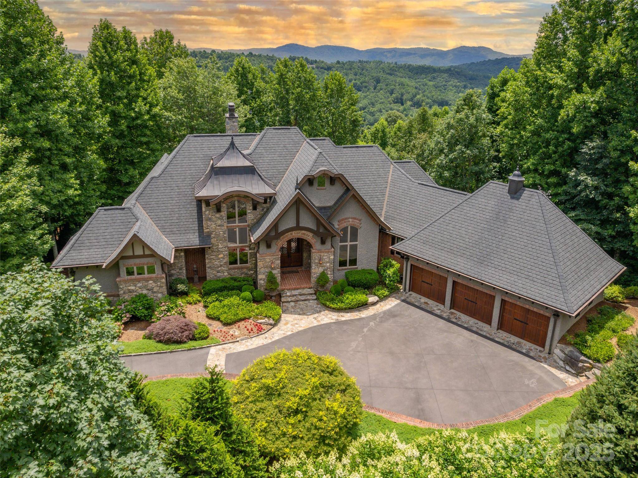 Hendersonville, NC 28739,307 Piney Knoll LN