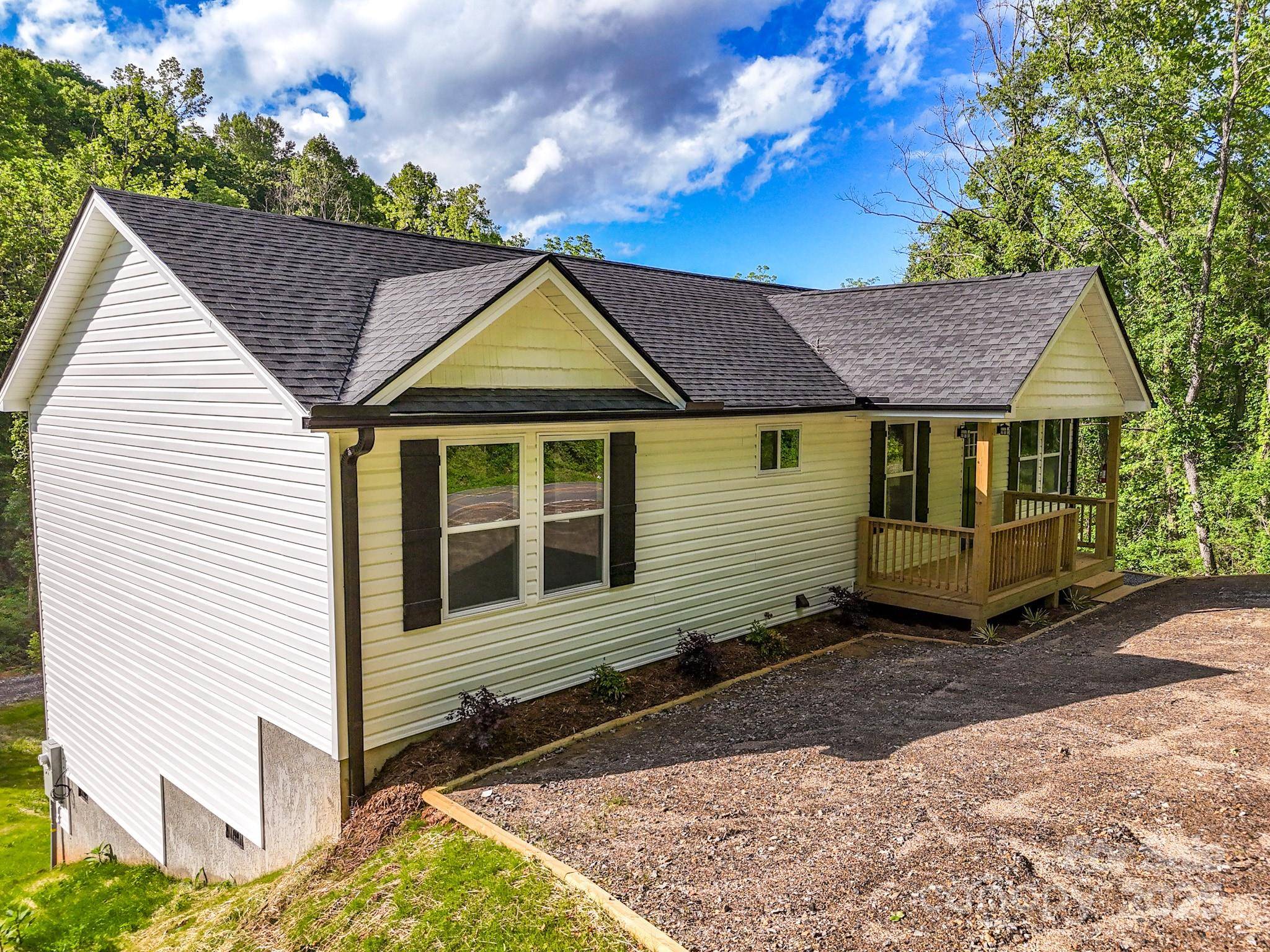 Leicester, NC 28748,16 Meadows Town RD