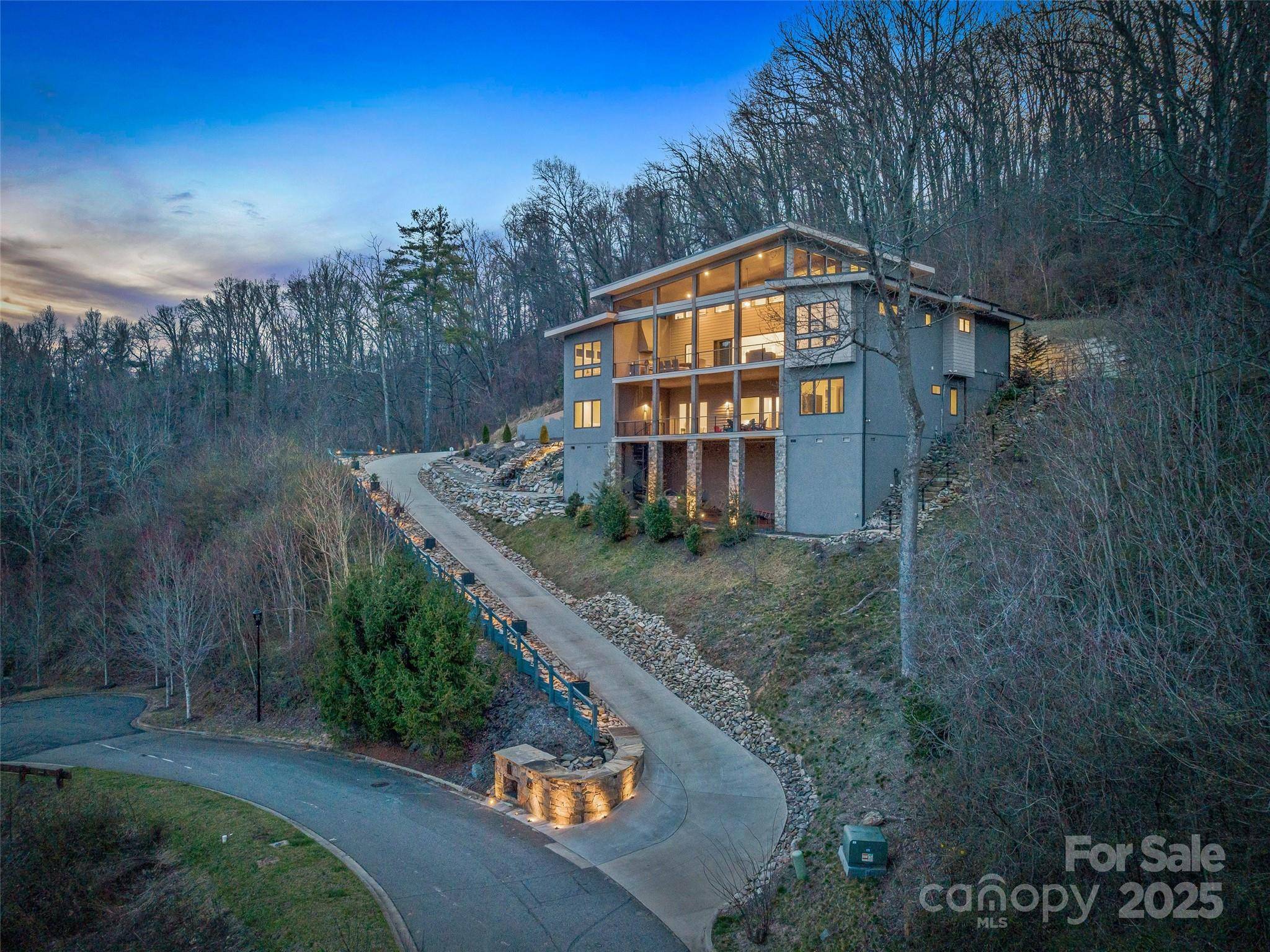 Asheville, NC 28804,34 Grovepoint WAY