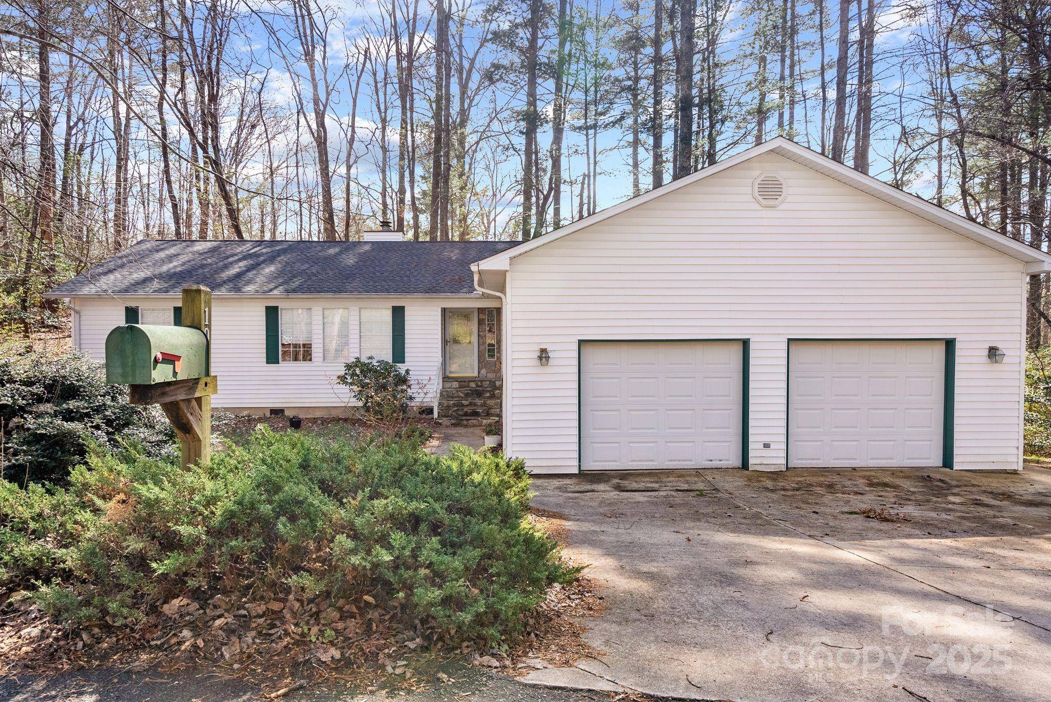 Hendersonville, NC 28739,104 Lone Eagle LN