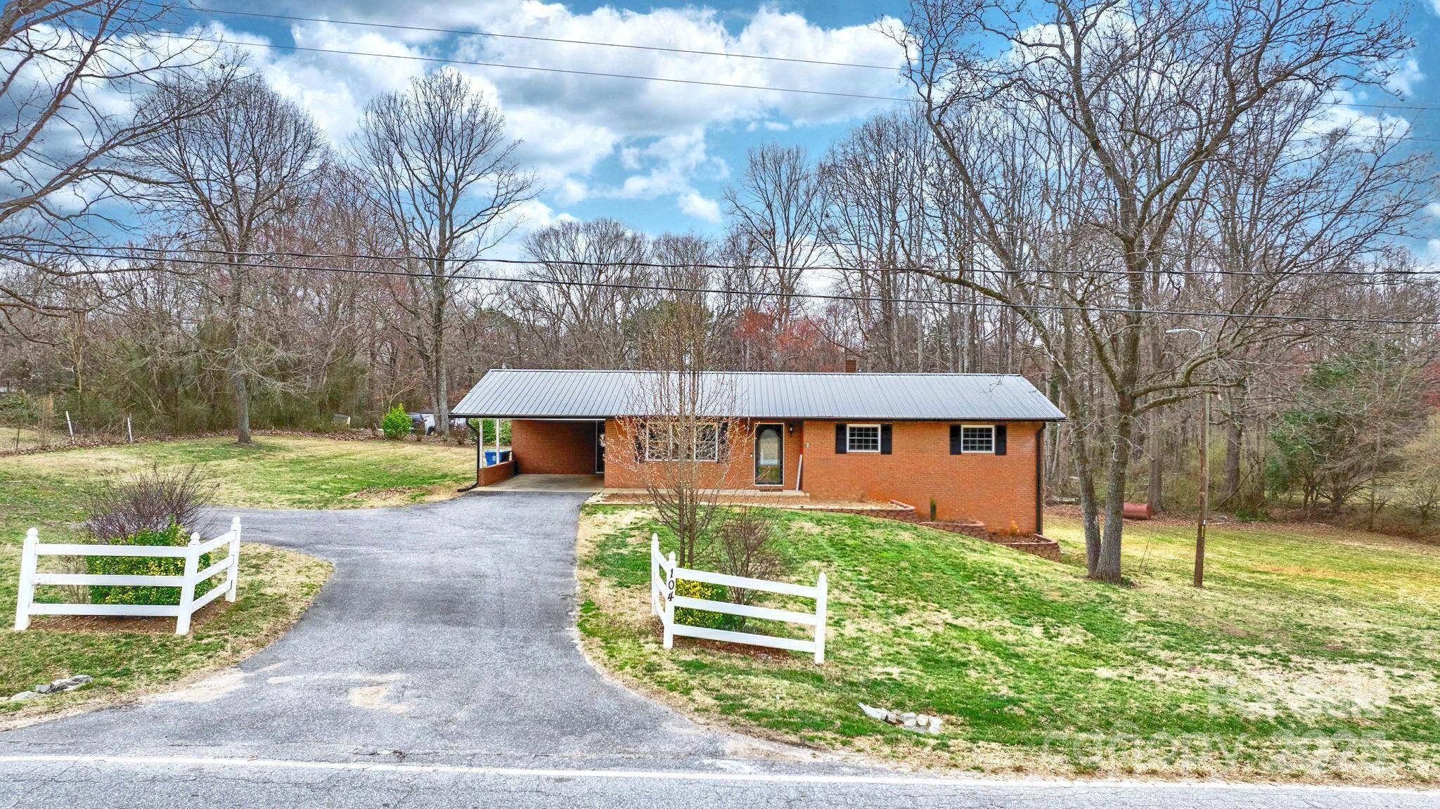 Taylorsville, NC 28681,104 Pop Davis RD