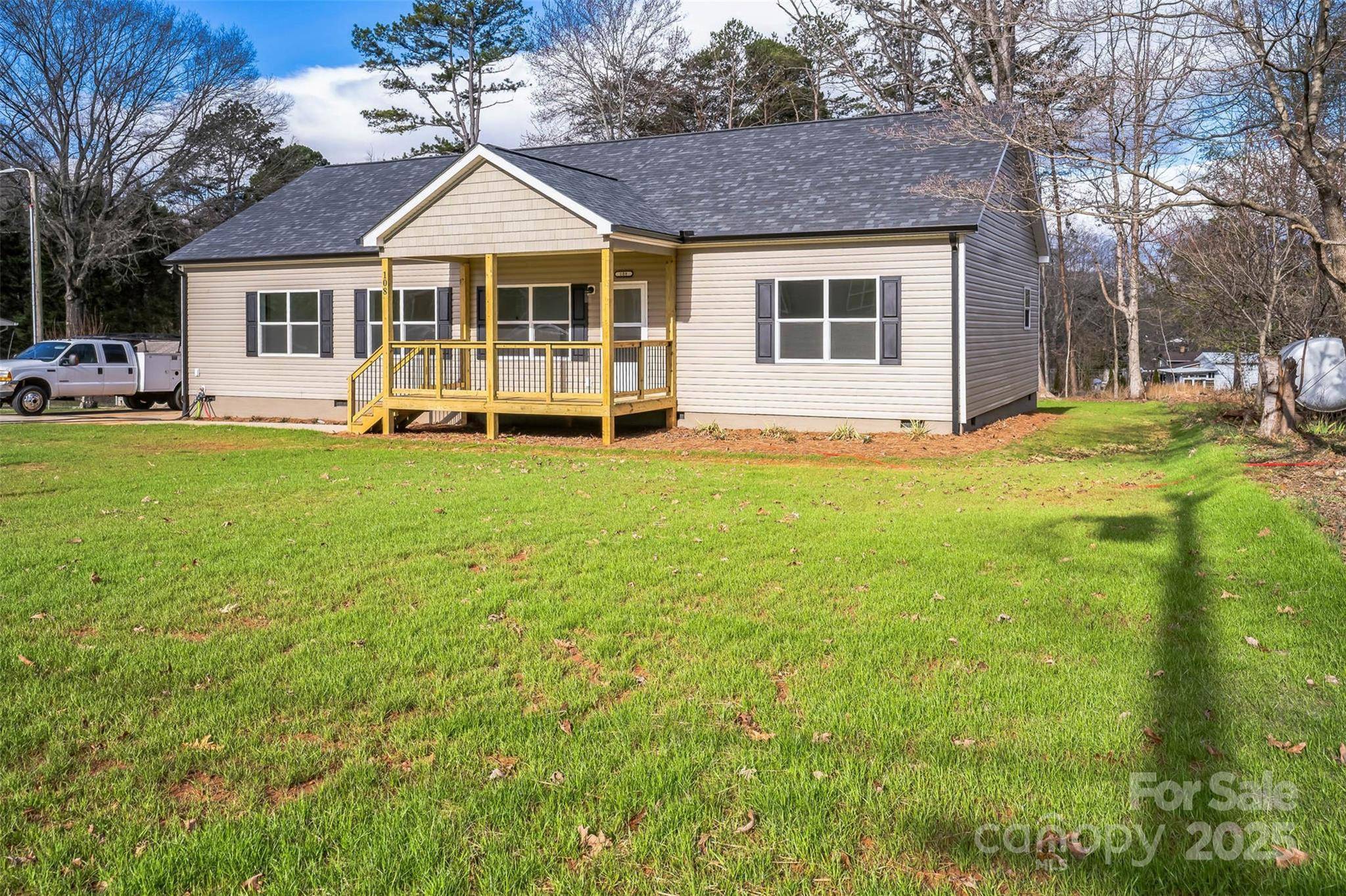 Newton, NC 28658,108 Sarah AVE