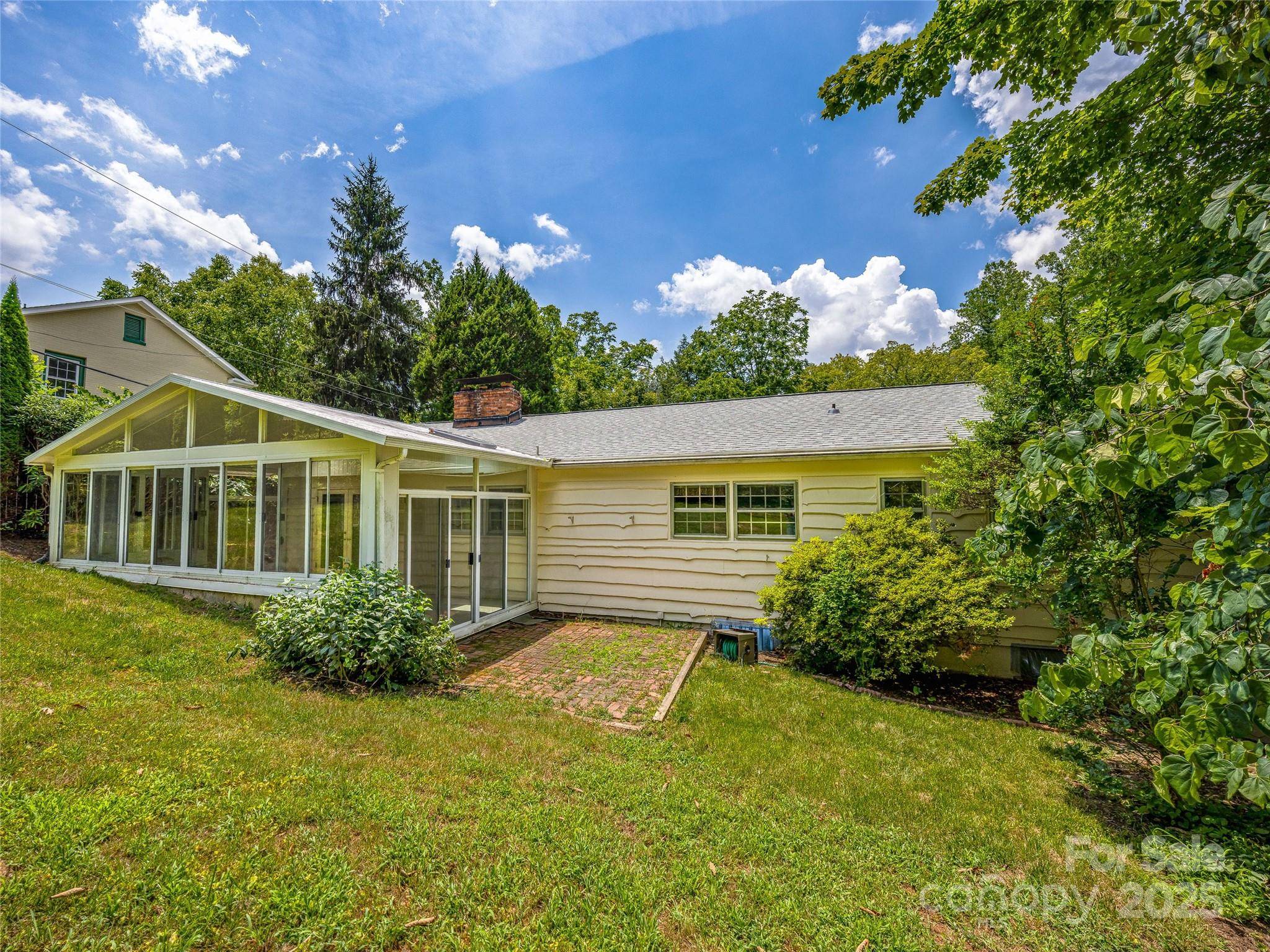 Asheville, NC 28804,309 Country Club RD