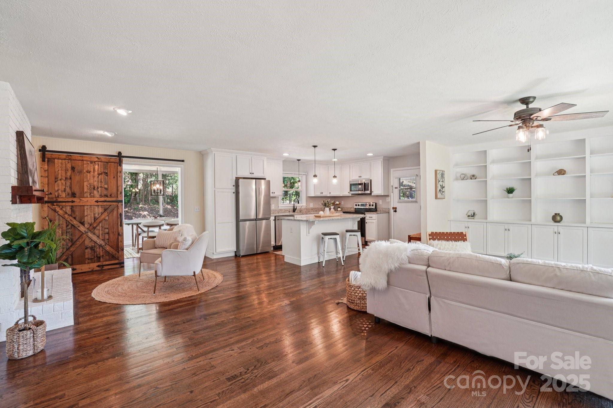Asheville, NC 28805,1 Forest LN