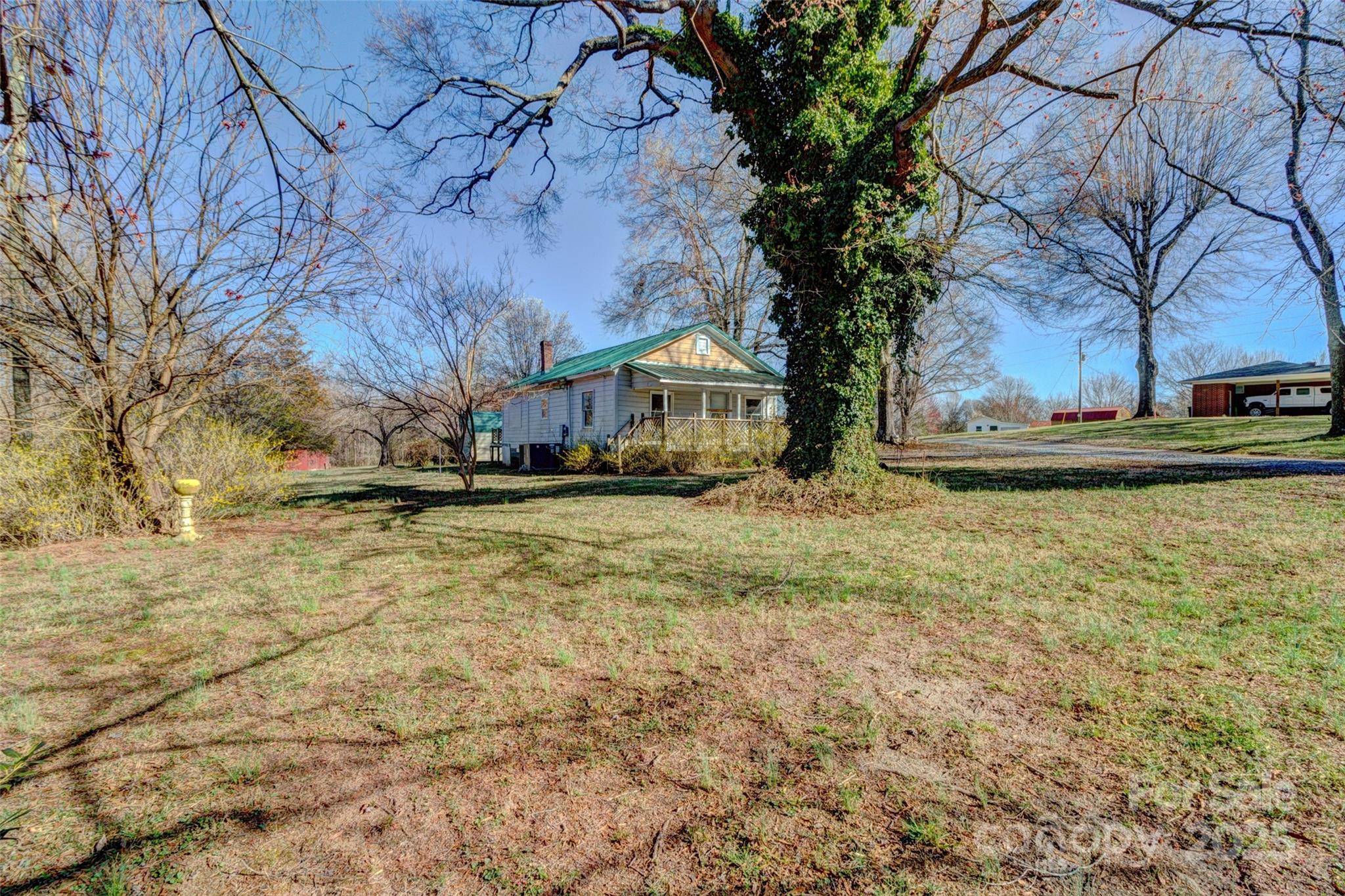 Cherryville, NC 28021,966 Marys Grove RD