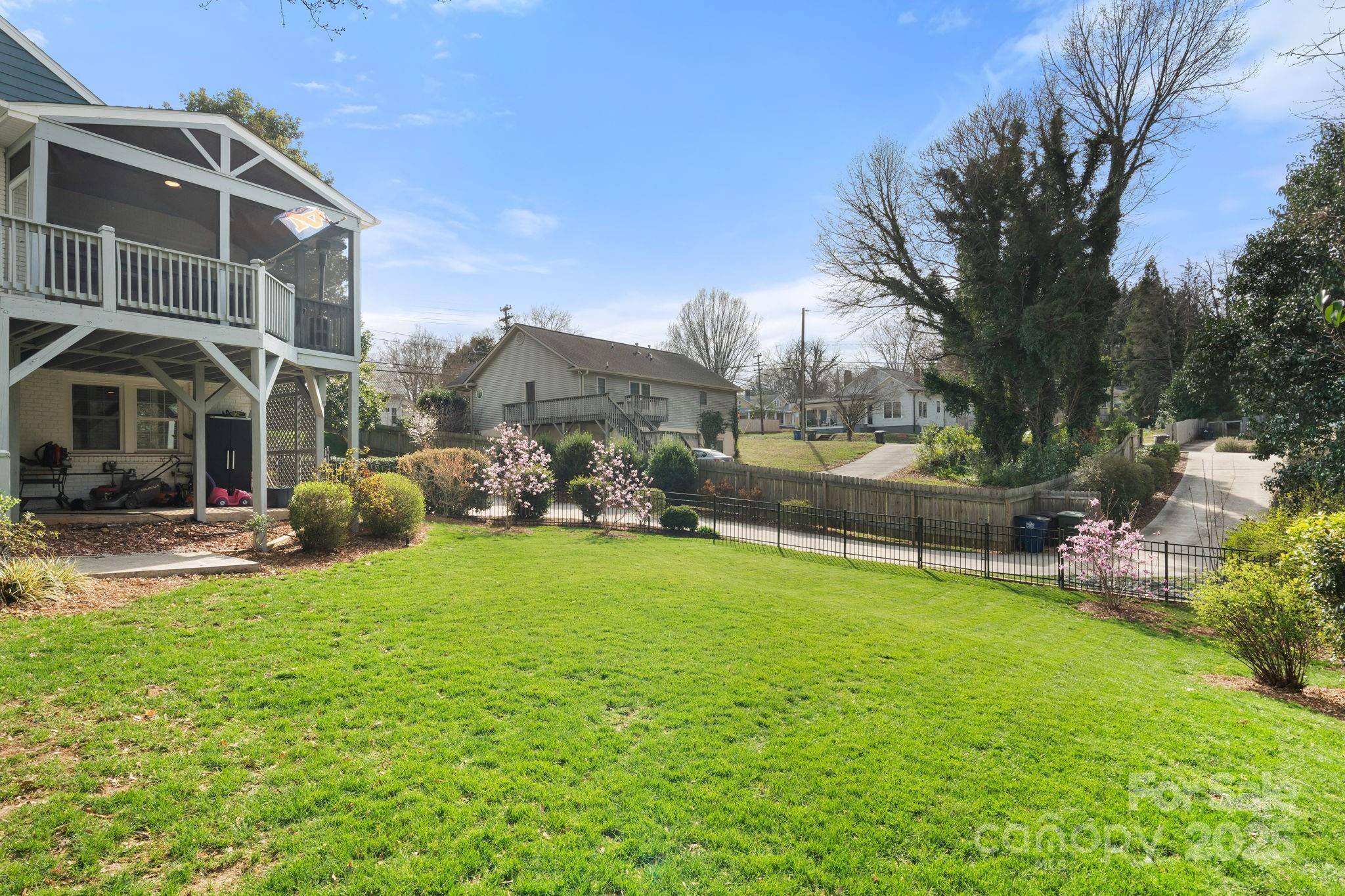 Winston Salem, NC 27103,525 Lockland AVE