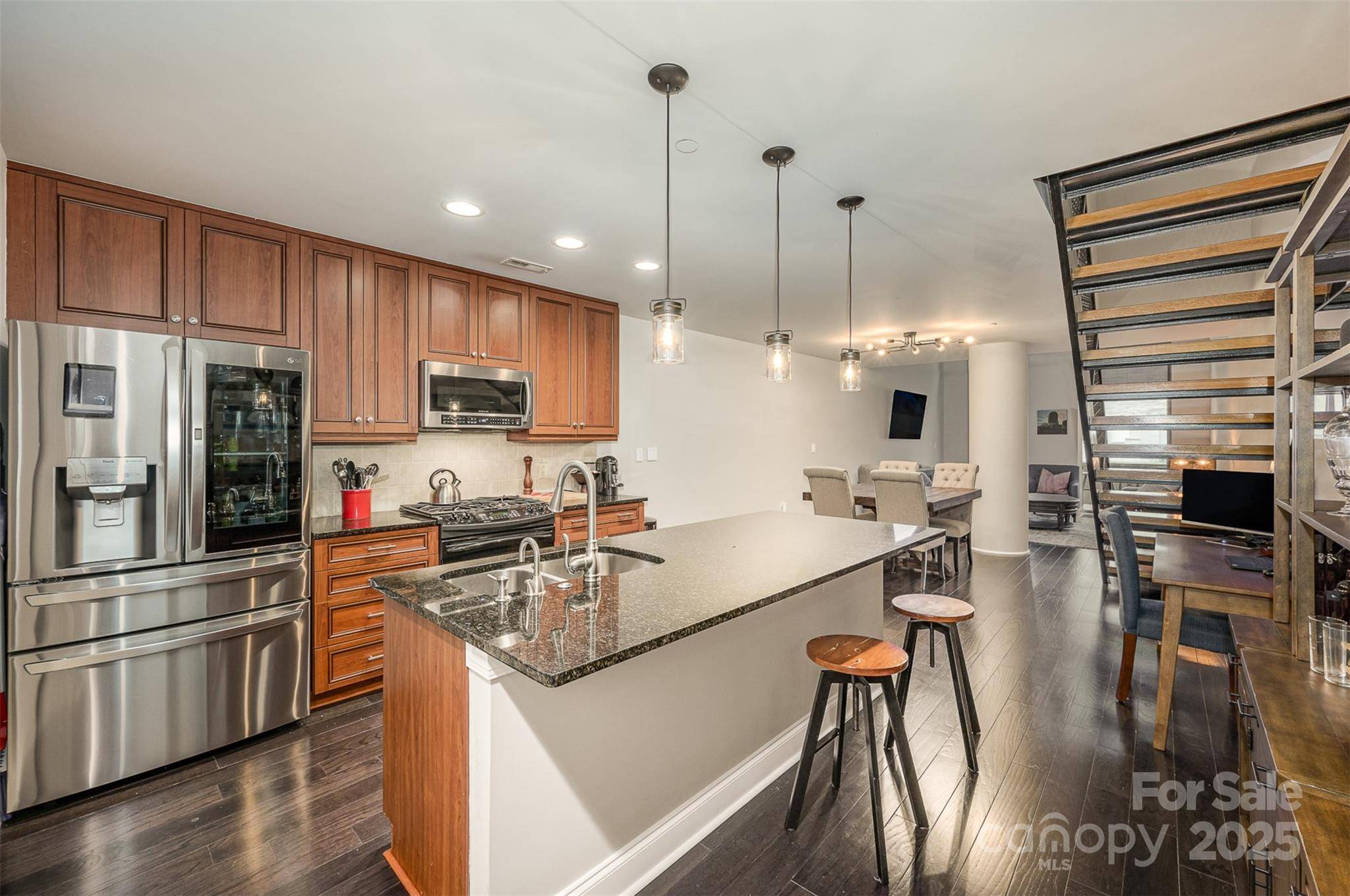 Charlotte, NC 28202,701 Royal CT #102